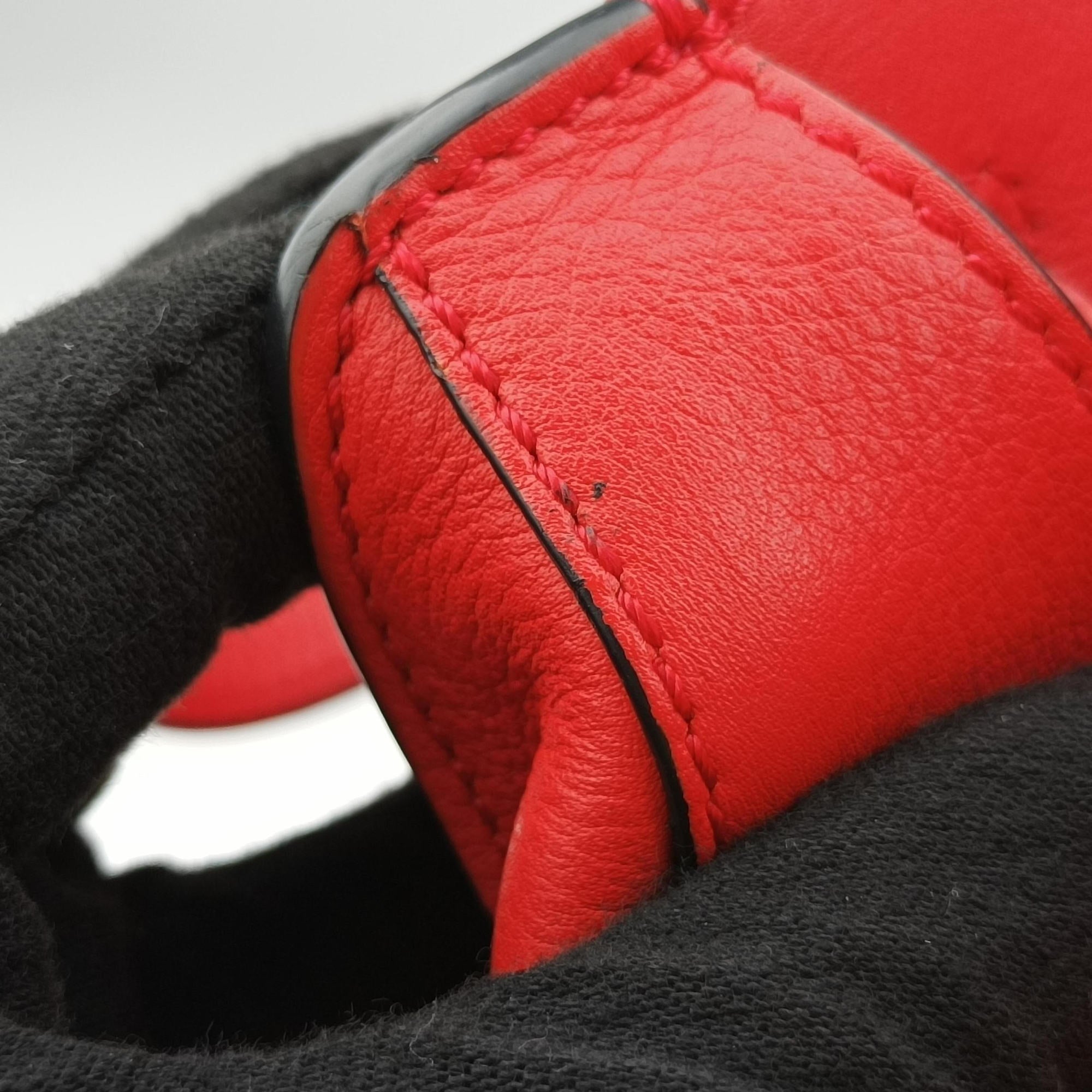 Pre-owned Loewe Hammock Red Leather  shoulderbag | stylenewstar