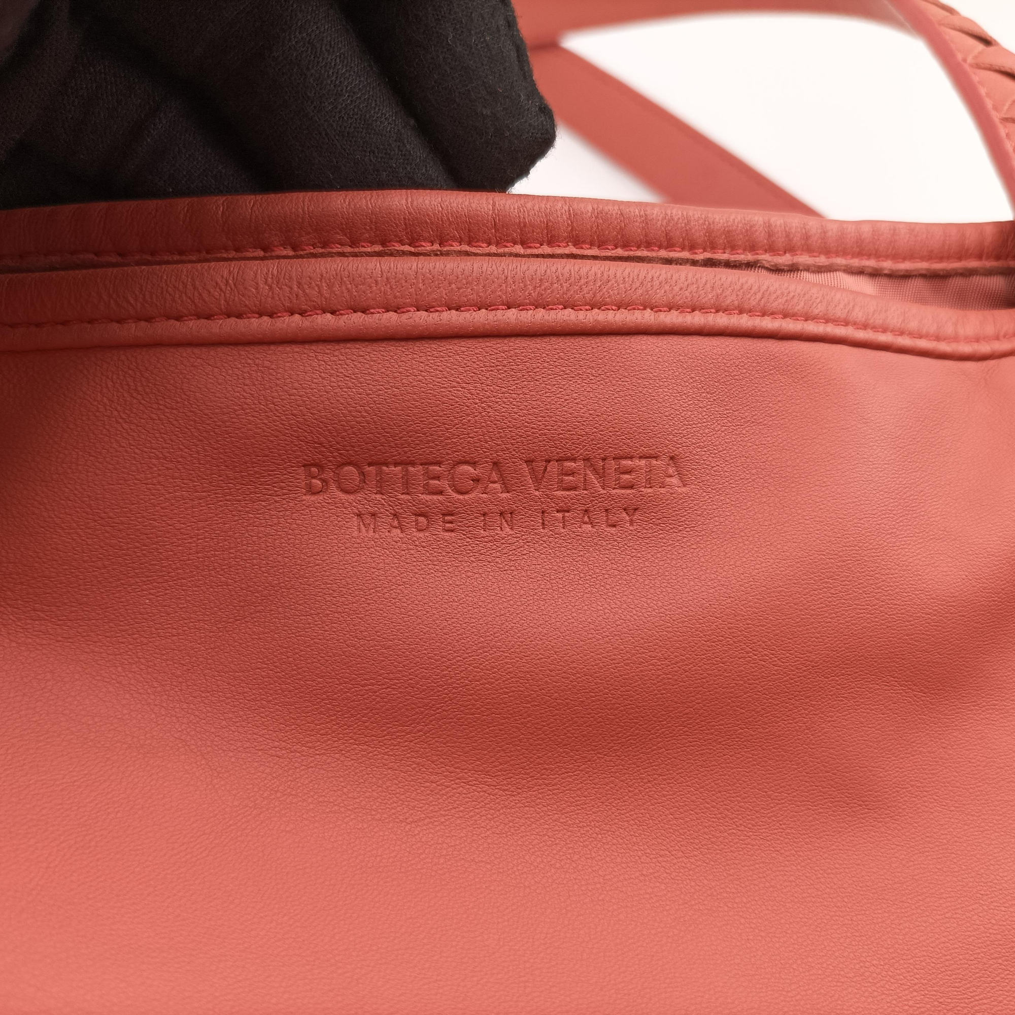 Pre-owned Bottega Veneta Intrecciato Coral Pink Lambskin  shoulderbag | stylenewstar
