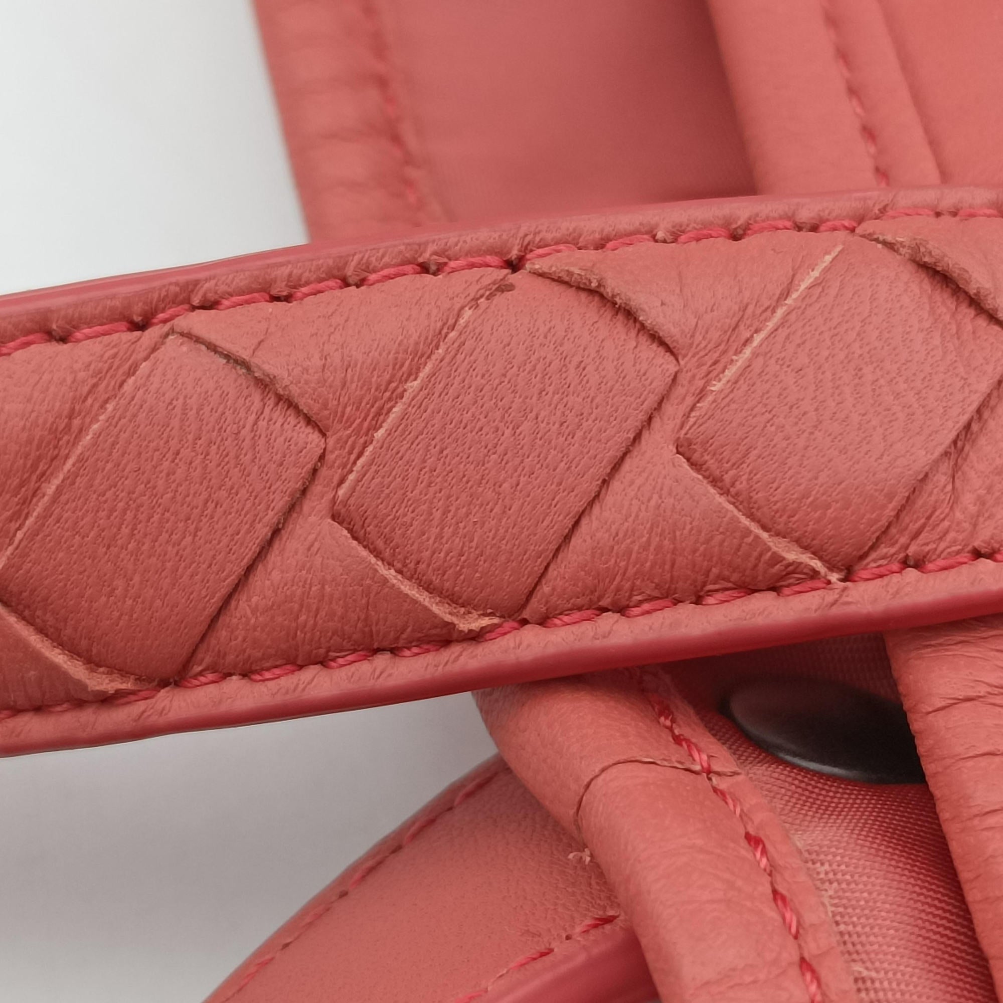 Pre-owned Bottega Veneta Intrecciato Coral Pink Lambskin  shoulderbag | stylenewstar