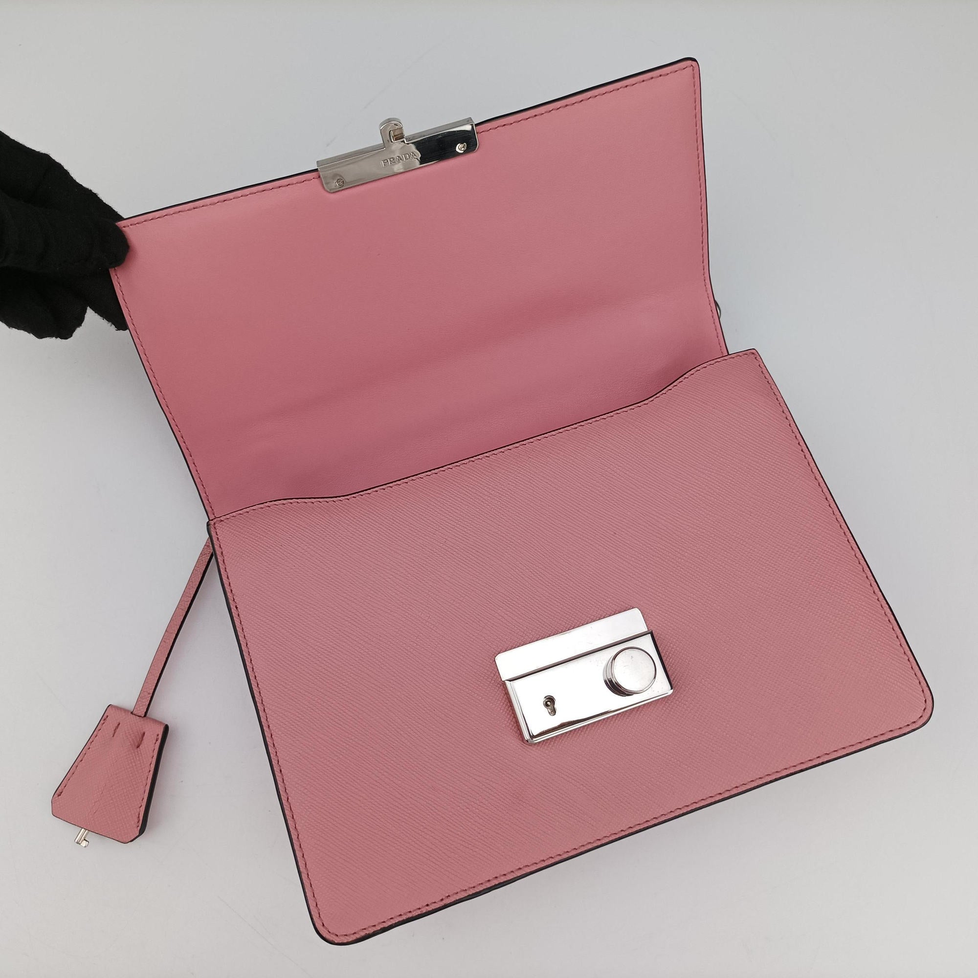 Pre-owned Prada Sound Lock Pink SAFFIANO Leather 1BD034 shoulderbag | stylenewstar