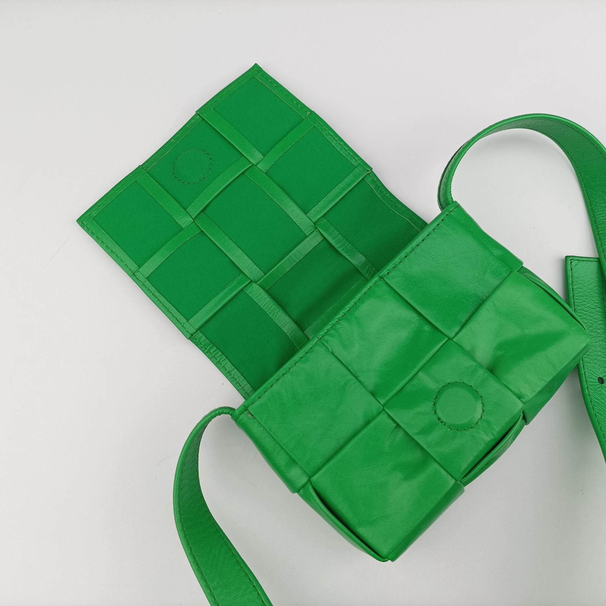 Pre-owned Bottega Veneta candy cassette Green Leather  shoulderbag | stylenewstar