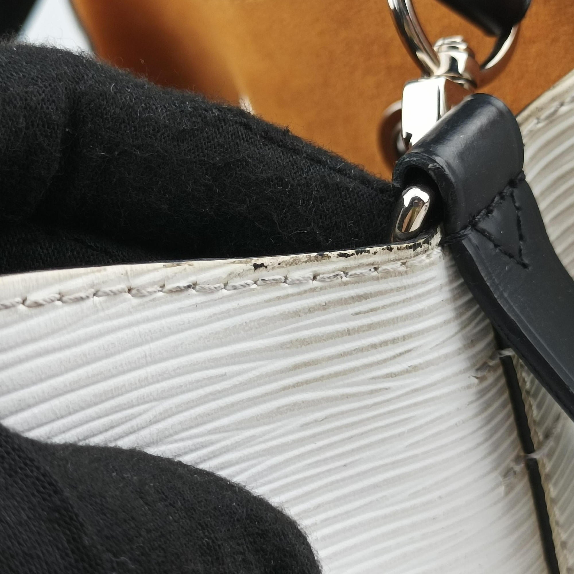 Vintage Louis Vuitton NeoNoe White × Black Epi M53371 shoulderbag | stylenewstar