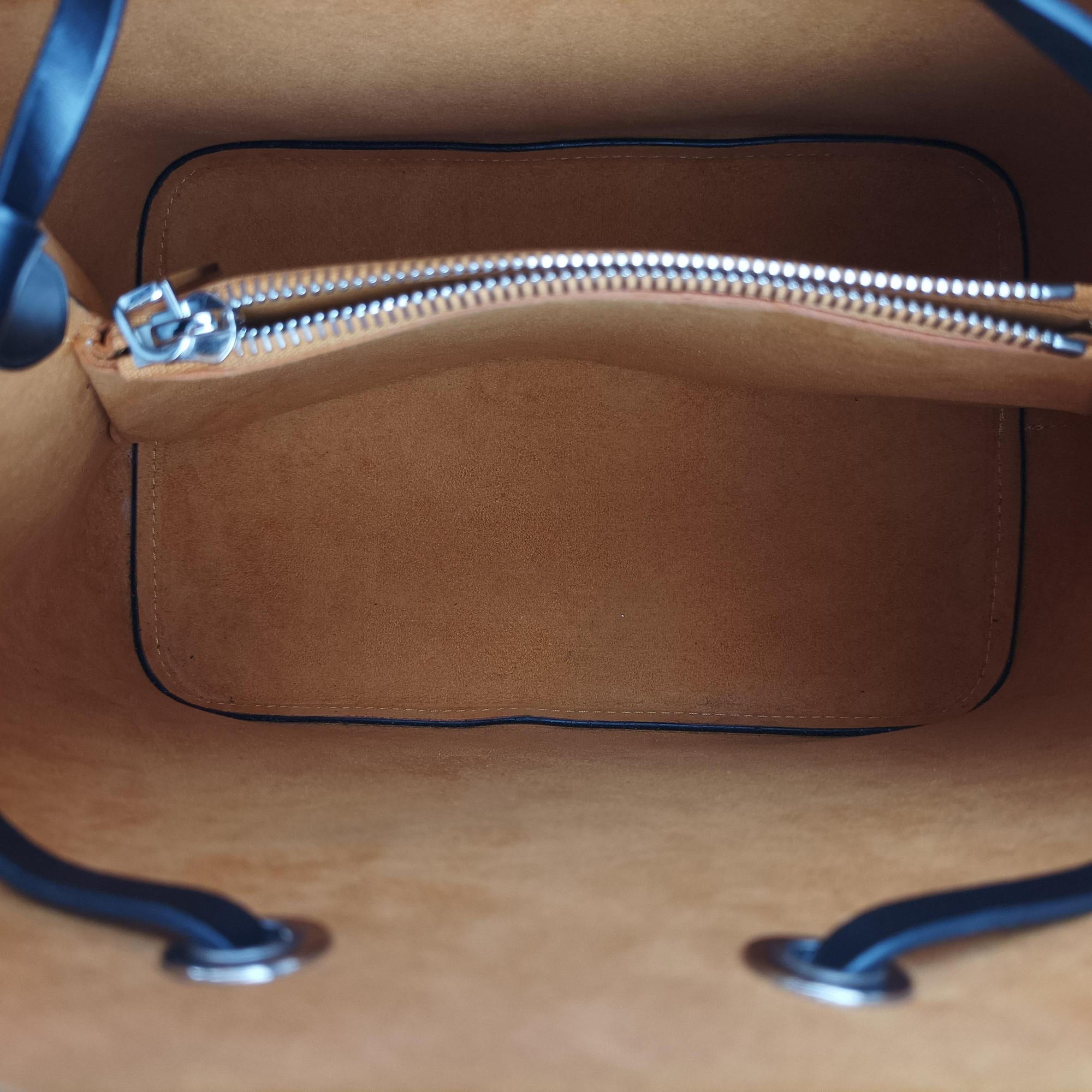 Vintage Louis Vuitton NeoNoe White × Black Epi M53371 shoulderbag | stylenewstar