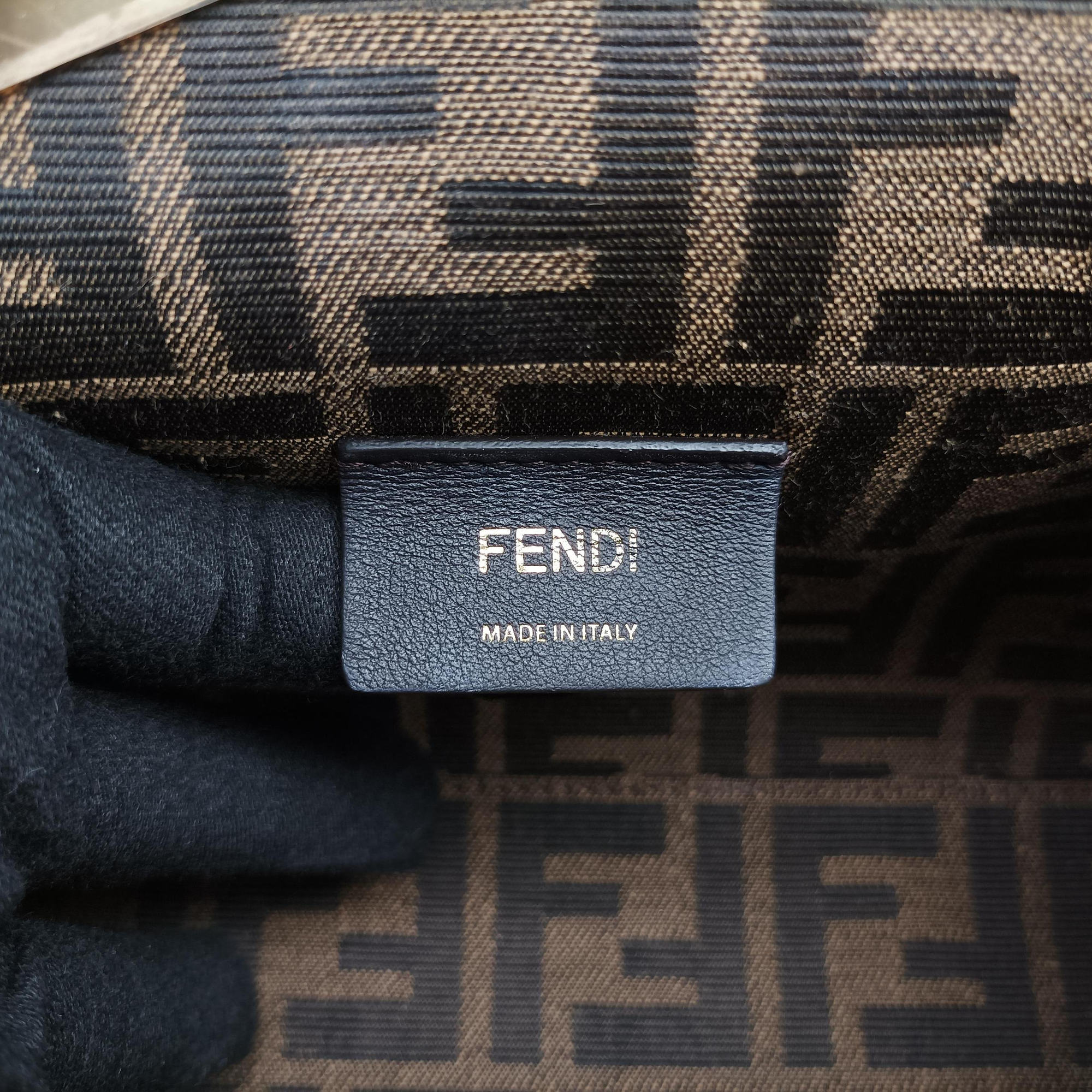 Secondhand Fendi First Black Leather 8BP129 shoulderbag | stylenewstar