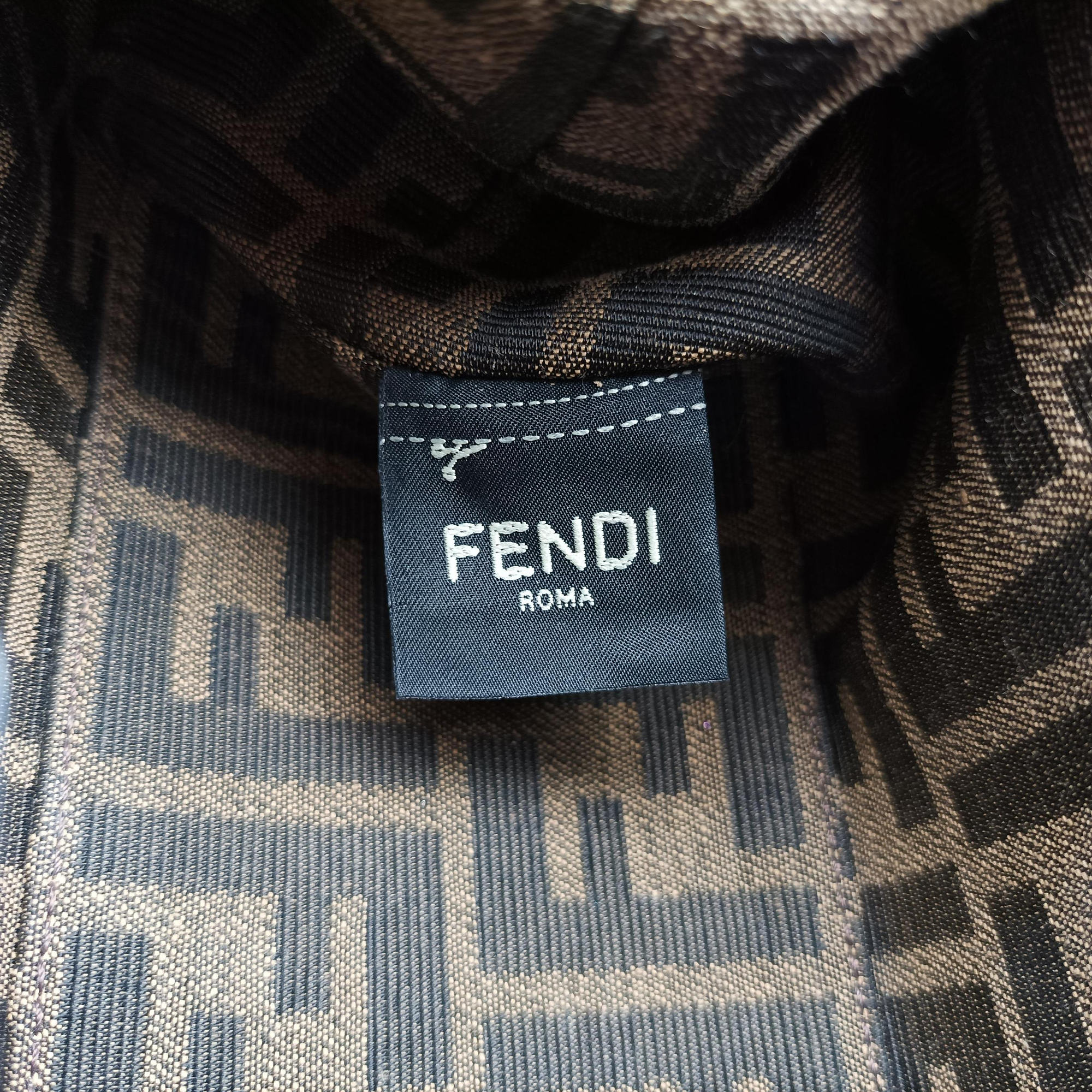 Secondhand Fendi First Black Leather 8BP129 shoulderbag | stylenewstar