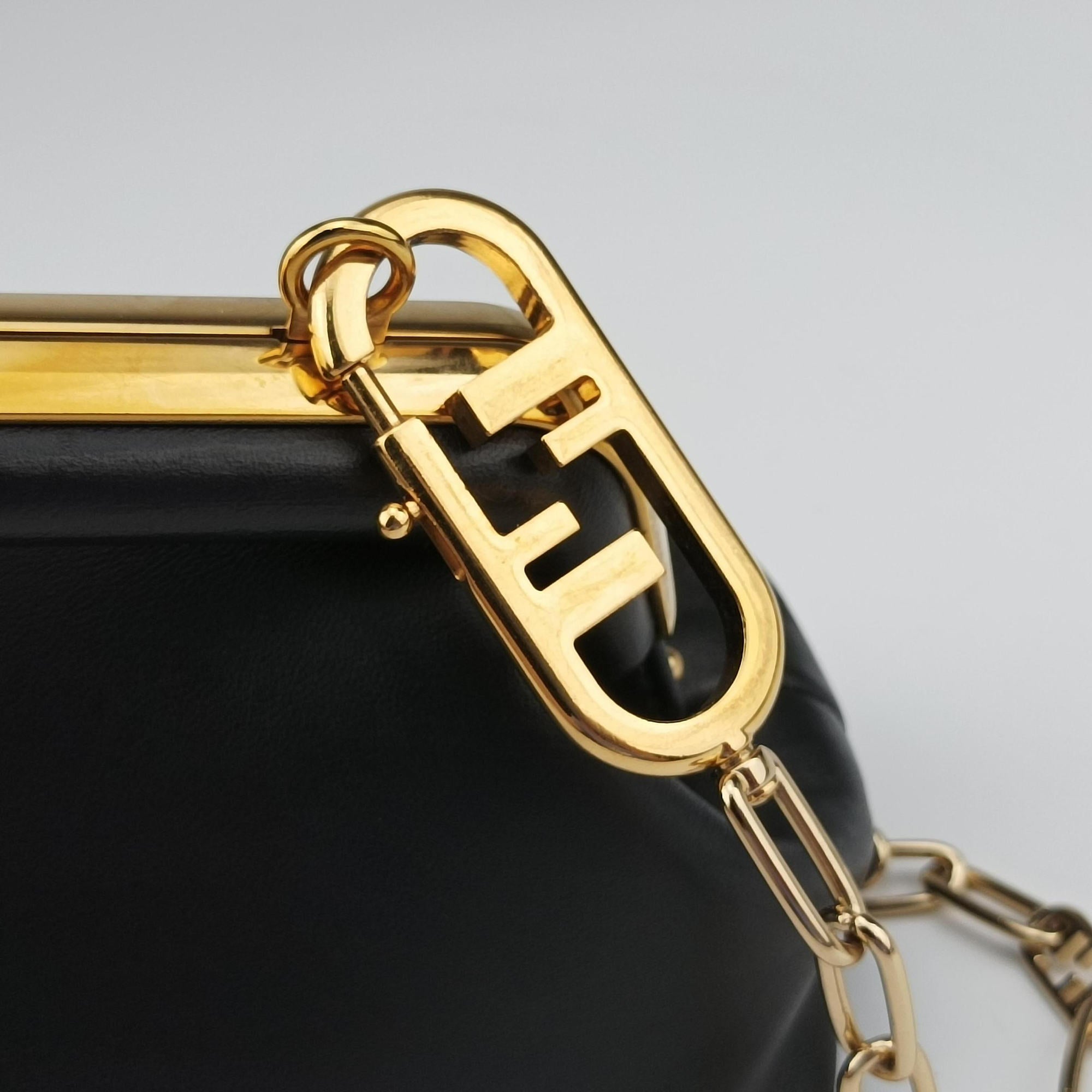 Secondhand Fendi First Black Leather 8BP129 shoulderbag | stylenewstar