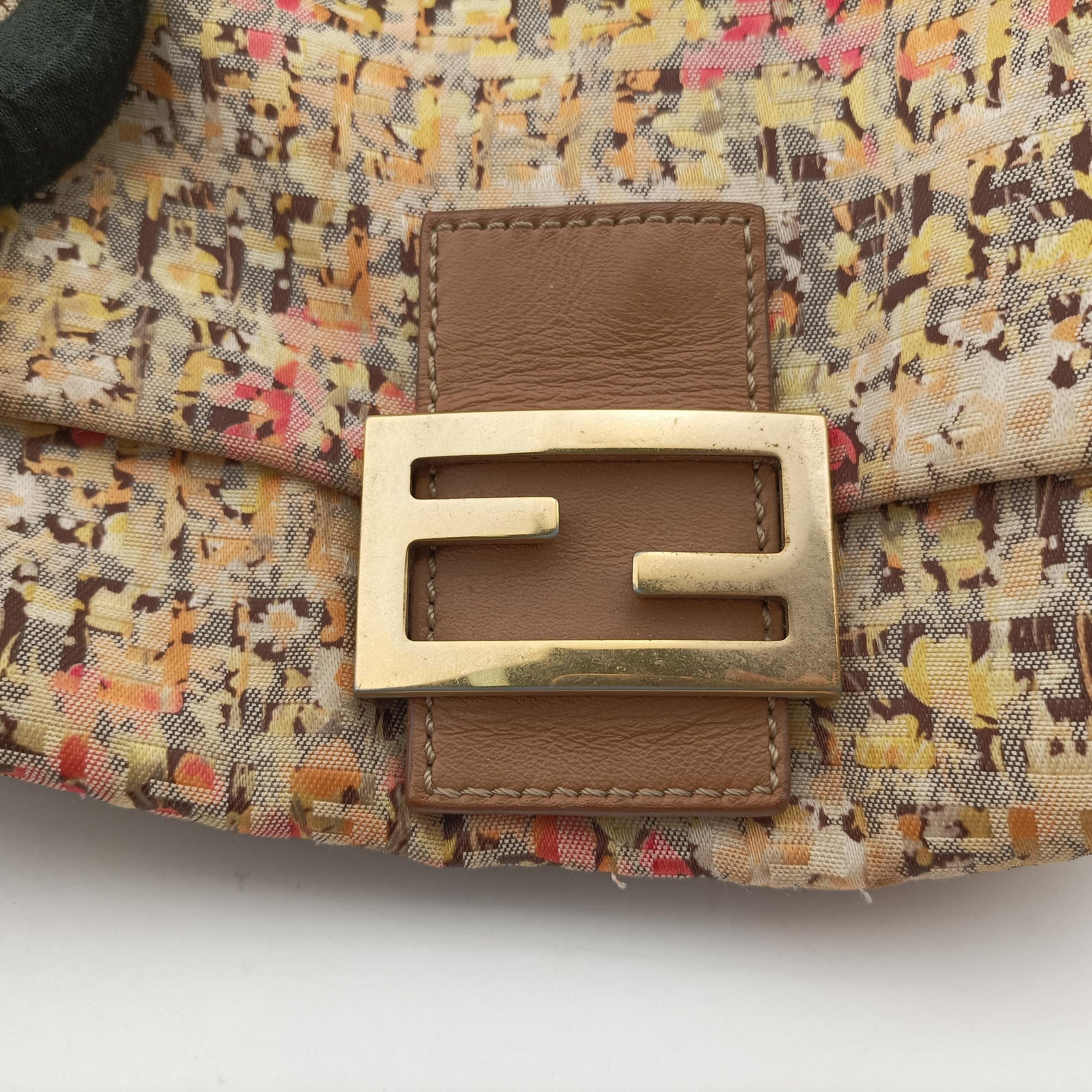 Pre-owned Fendi Baguette Beige×Multicolour fabric 8BR180 shoulderbag | stylenewstar