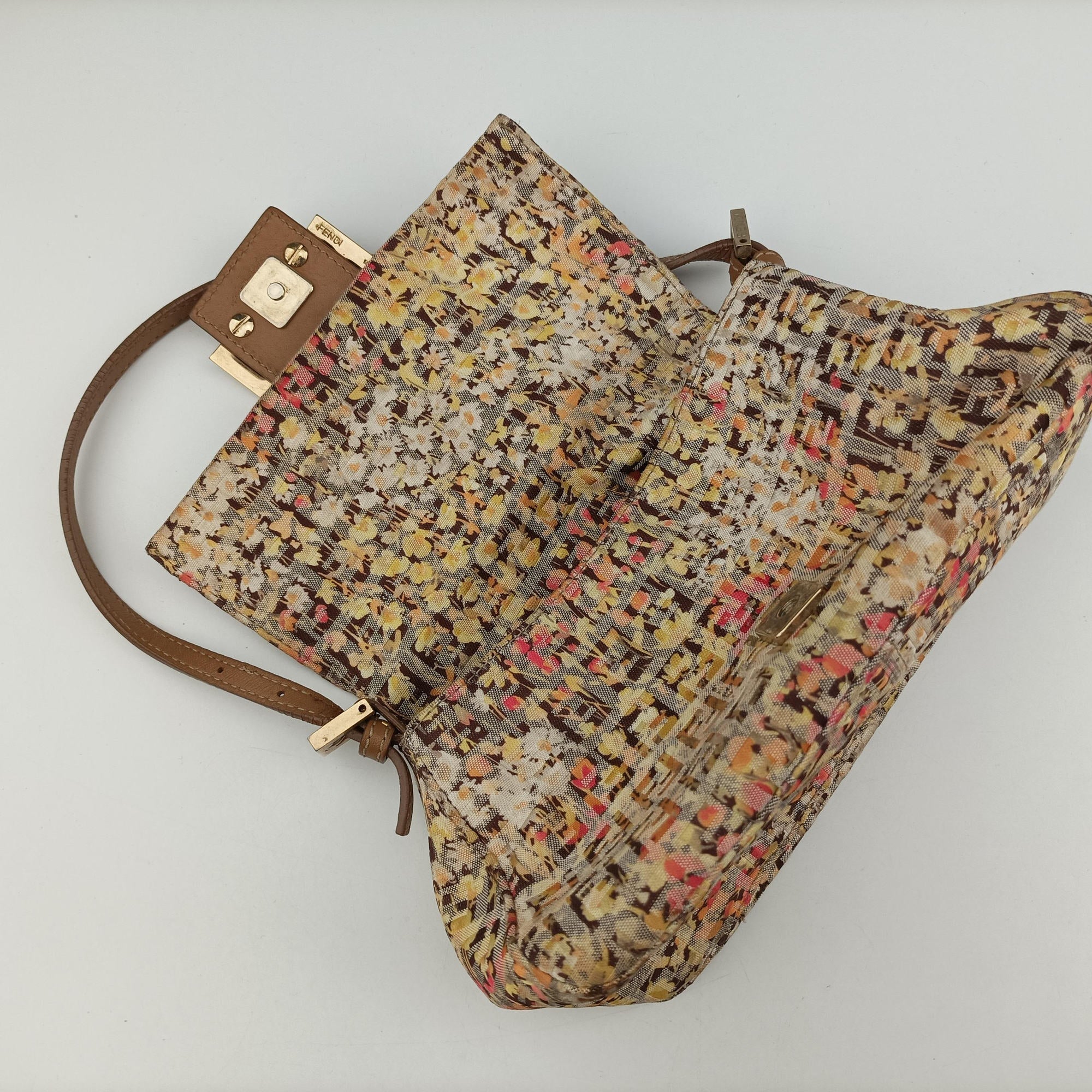 Pre-owned Fendi Baguette Beige×Multicolour fabric 8BR180 shoulderbag | stylenewstar