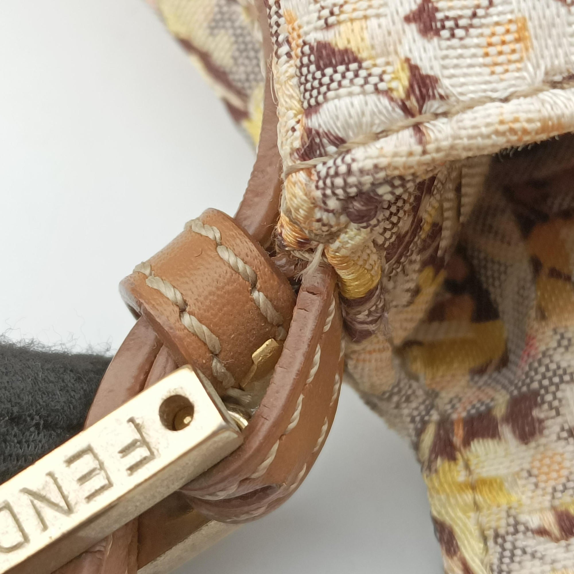 Pre-owned Fendi Baguette Beige×Multicolour fabric 8BR180 shoulderbag | stylenewstar