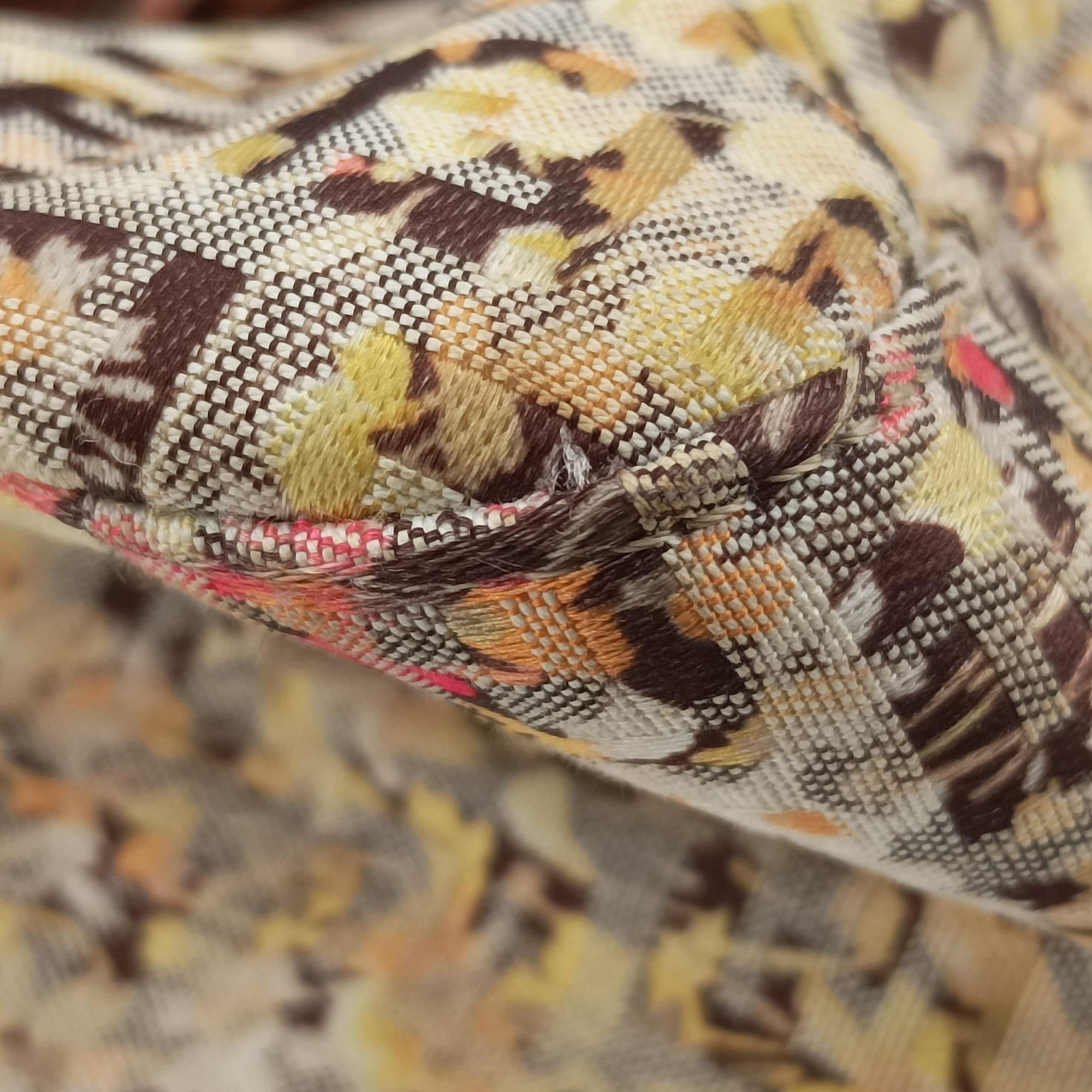 Pre-owned Fendi Baguette Beige×Multicolour fabric 8BR180 shoulderbag | stylenewstar