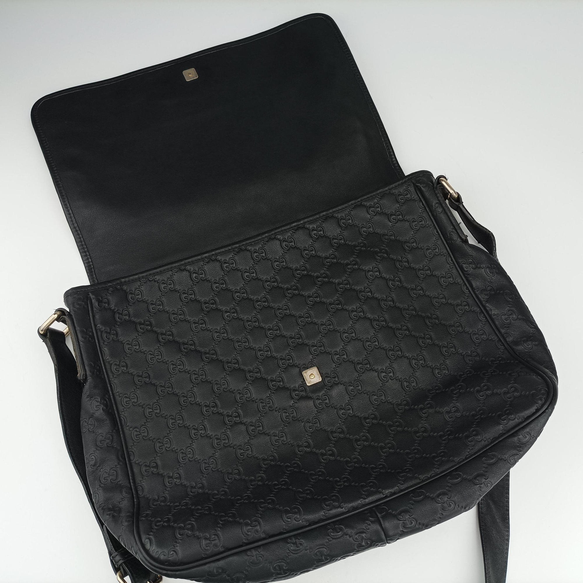 Vintage Gucci Guccissima Messenger Black Leather 223665 shoulderbag | stylenewstar