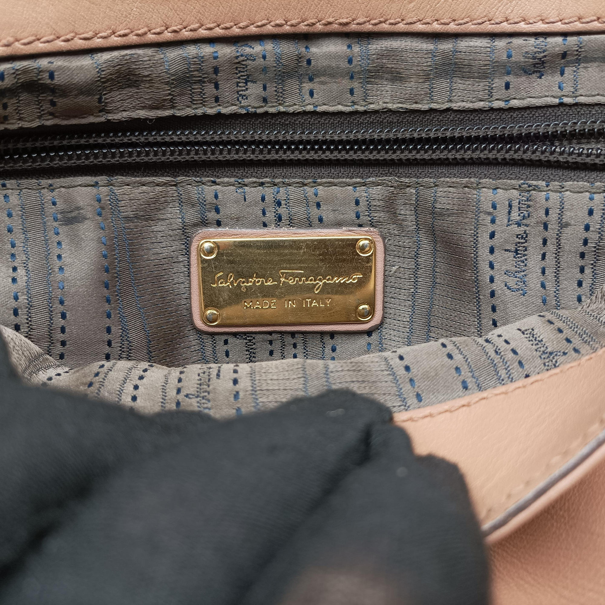 Pre-owned Ferragamo Sofia Beige Leather  shoulderbag | stylenewstar