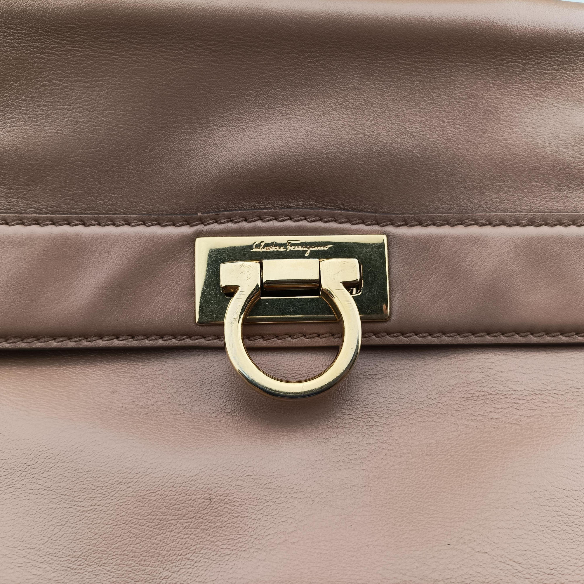 Pre-owned Ferragamo Sofia Beige Leather  shoulderbag | stylenewstar