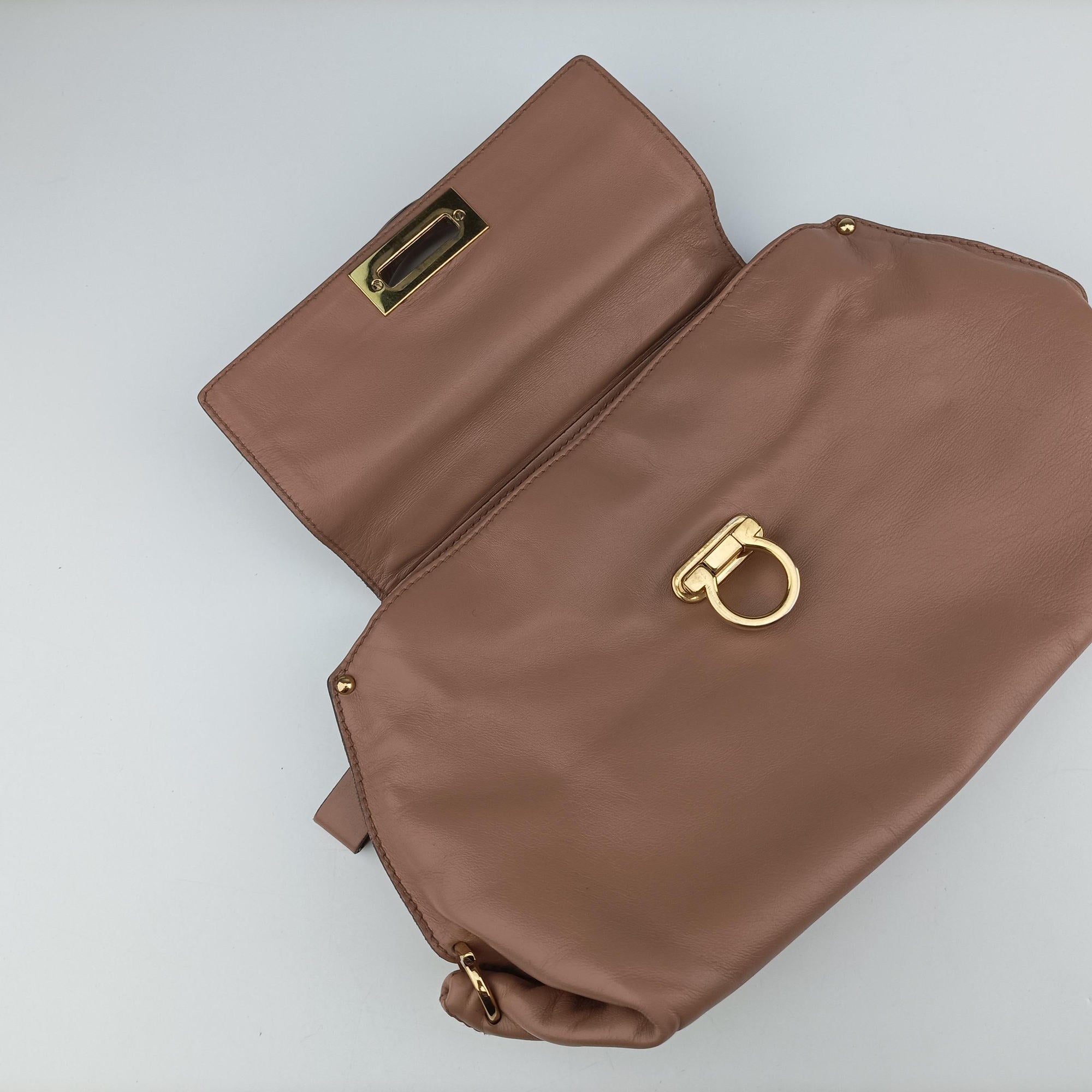 Pre-owned Ferragamo Sofia Beige Leather  shoulderbag | stylenewstar