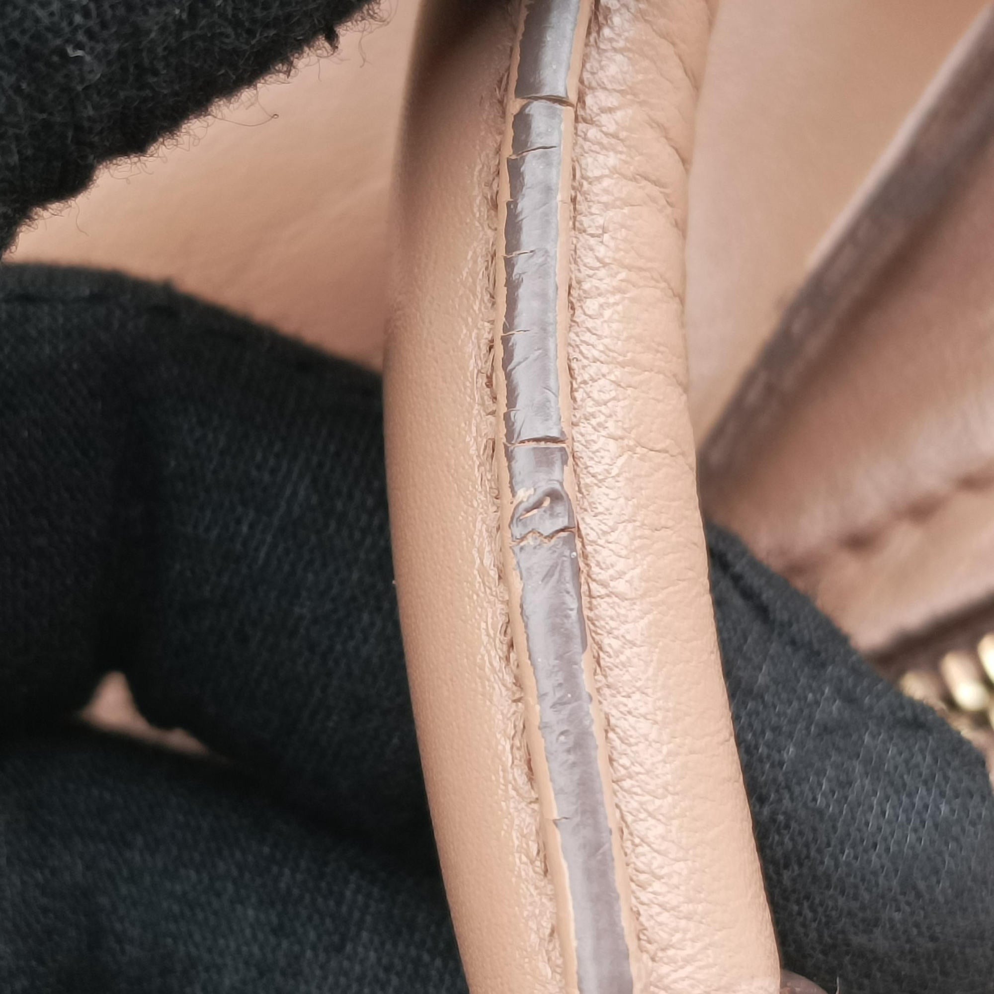 Pre-owned Ferragamo Sofia Beige Leather  shoulderbag | stylenewstar