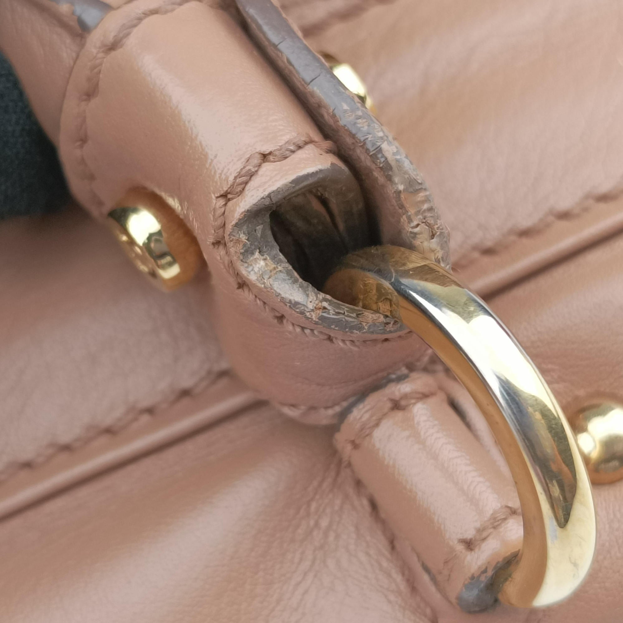 Pre-owned Ferragamo Sofia Beige Leather  shoulderbag | stylenewstar