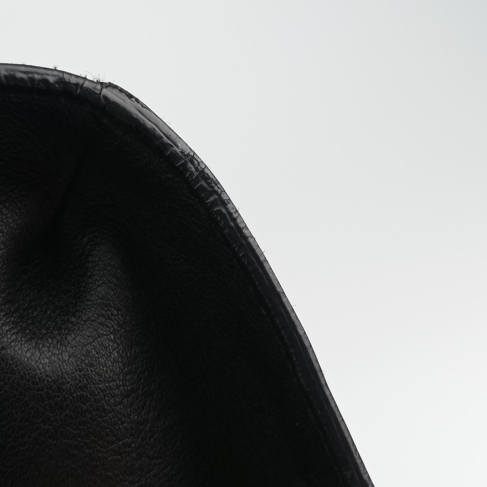 Pre-owned Gucci Emily Black Leather 295403 shoulderbag | stylenewstar