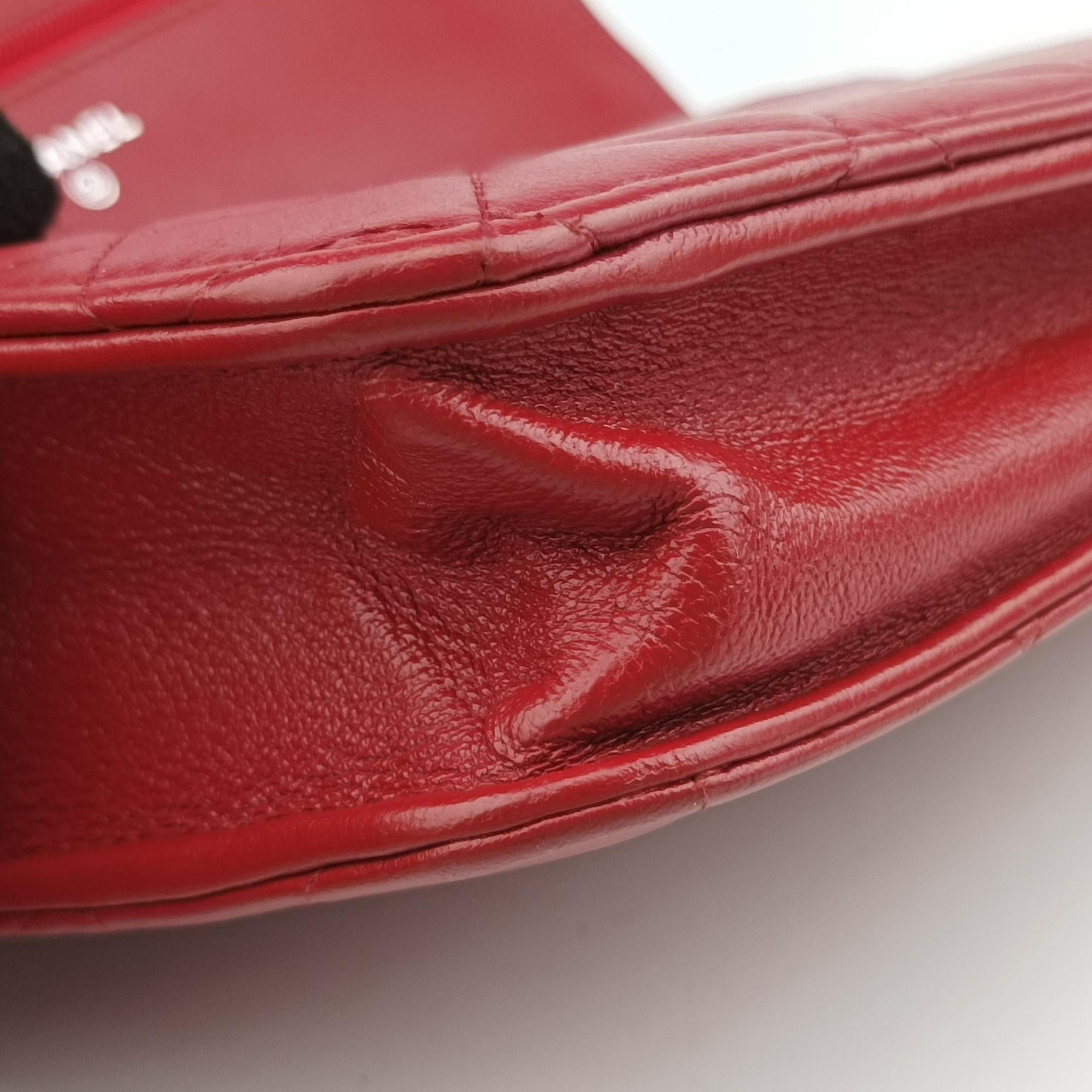 Secondhand Chanel Matelasse coco mark Red lambskin A33814 shoulderbag | stylenewstar