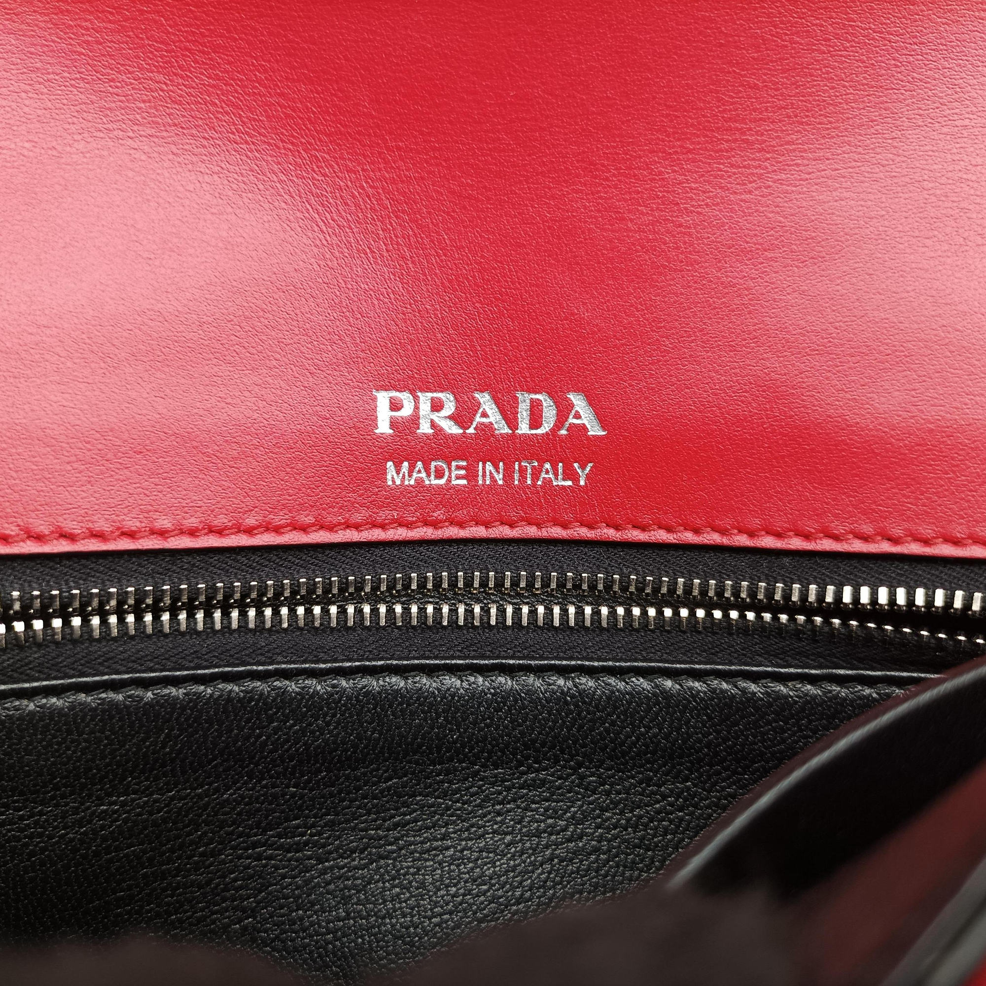 Pre-owned Prada COGNAC N Red × black Leather 1BD166 shoulderbag | stylenewstar