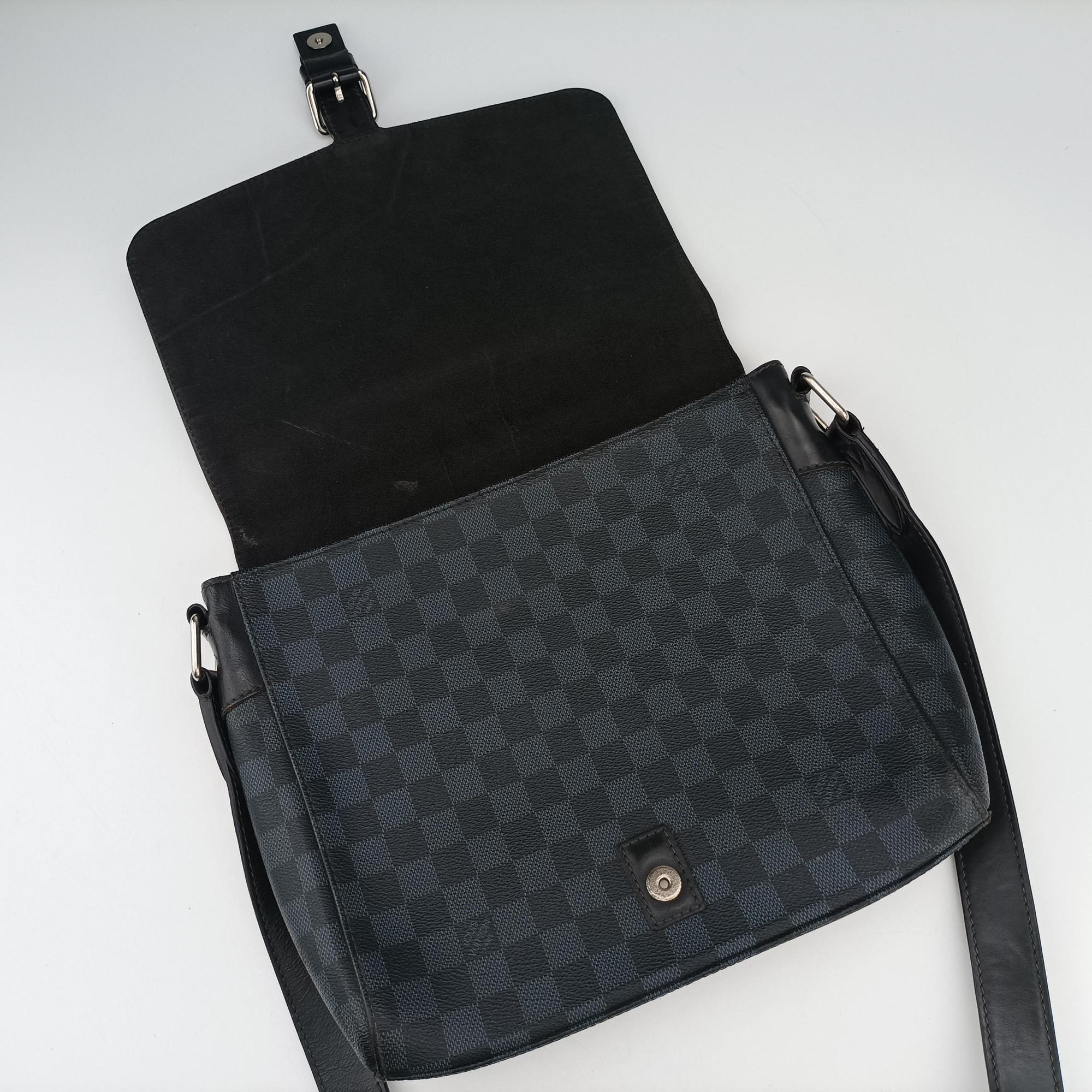 Pre-owned Louis Vuitton Newport Messenger PM black×navy Damier Cobalt N41587 shoulderbag | stylenewstar
