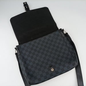 Pre-owned Louis Vuitton Newport Messenger PM black×navy Damier Cobalt N41587 shoulderbag | stylenewstar