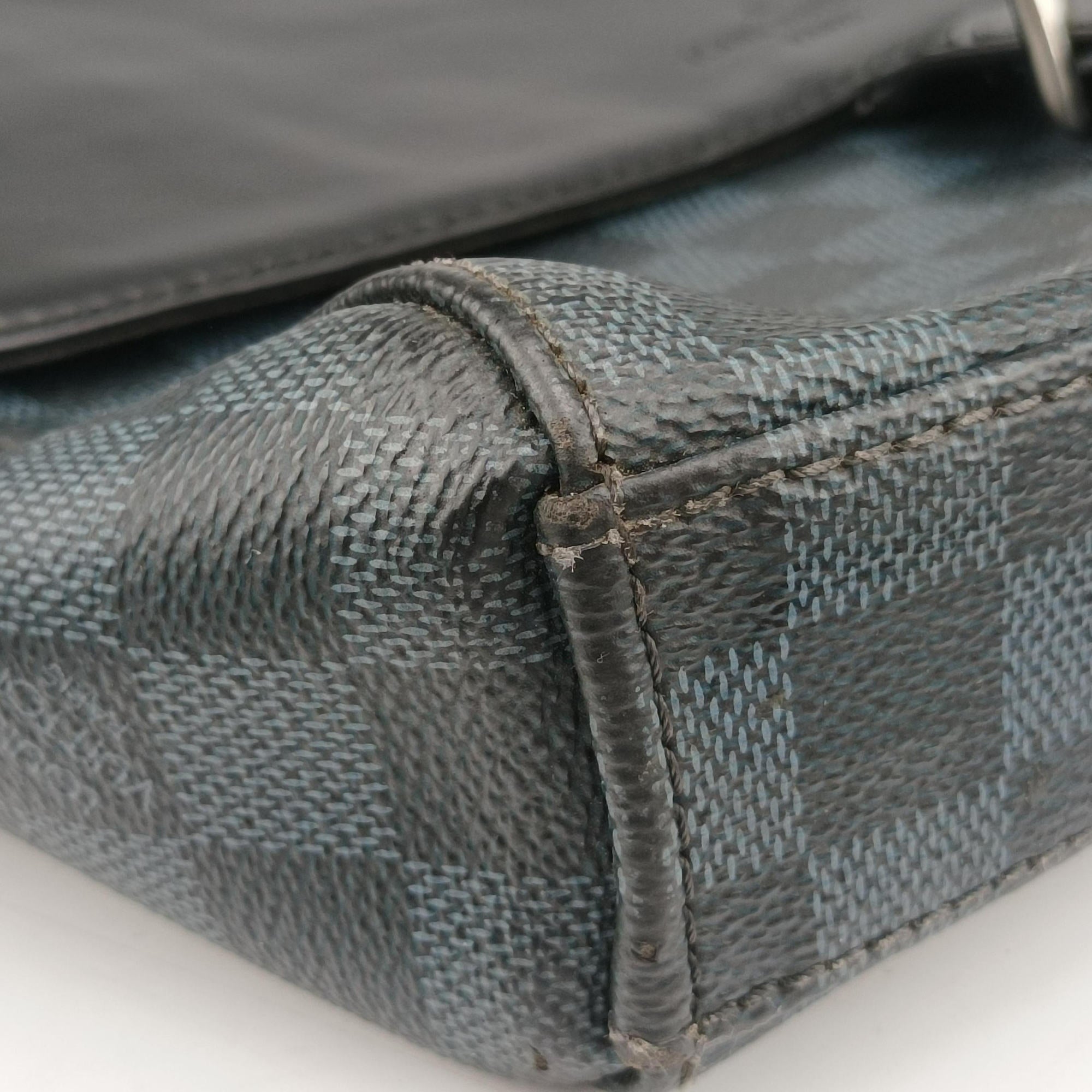 Pre-owned Louis Vuitton Newport Messenger PM black×navy Damier Cobalt N41587 shoulderbag | stylenewstar