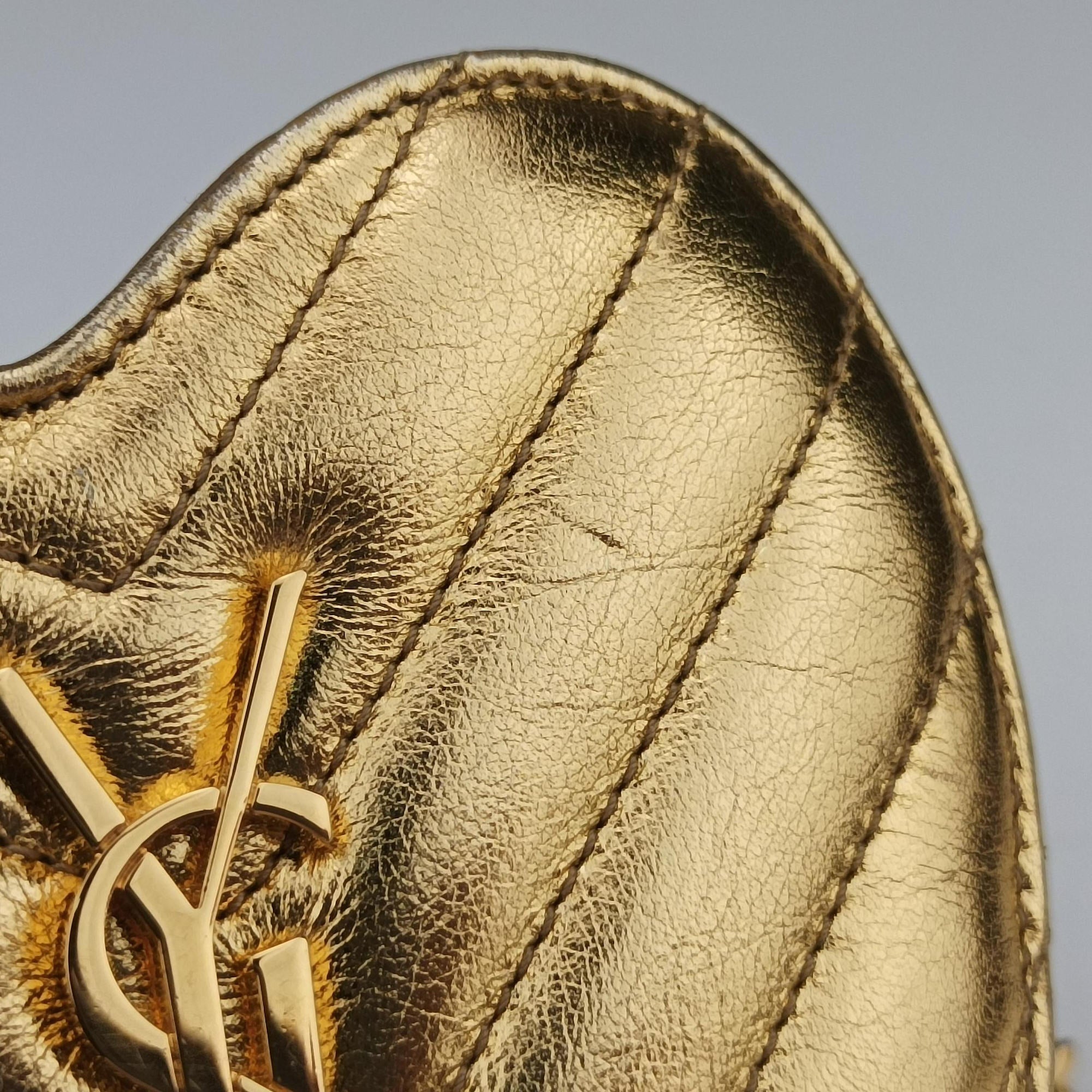 Pre-owned Yves Saint Laurent Love heart V stitch Golden Leather 448050 shoulderbag | stylenewstar