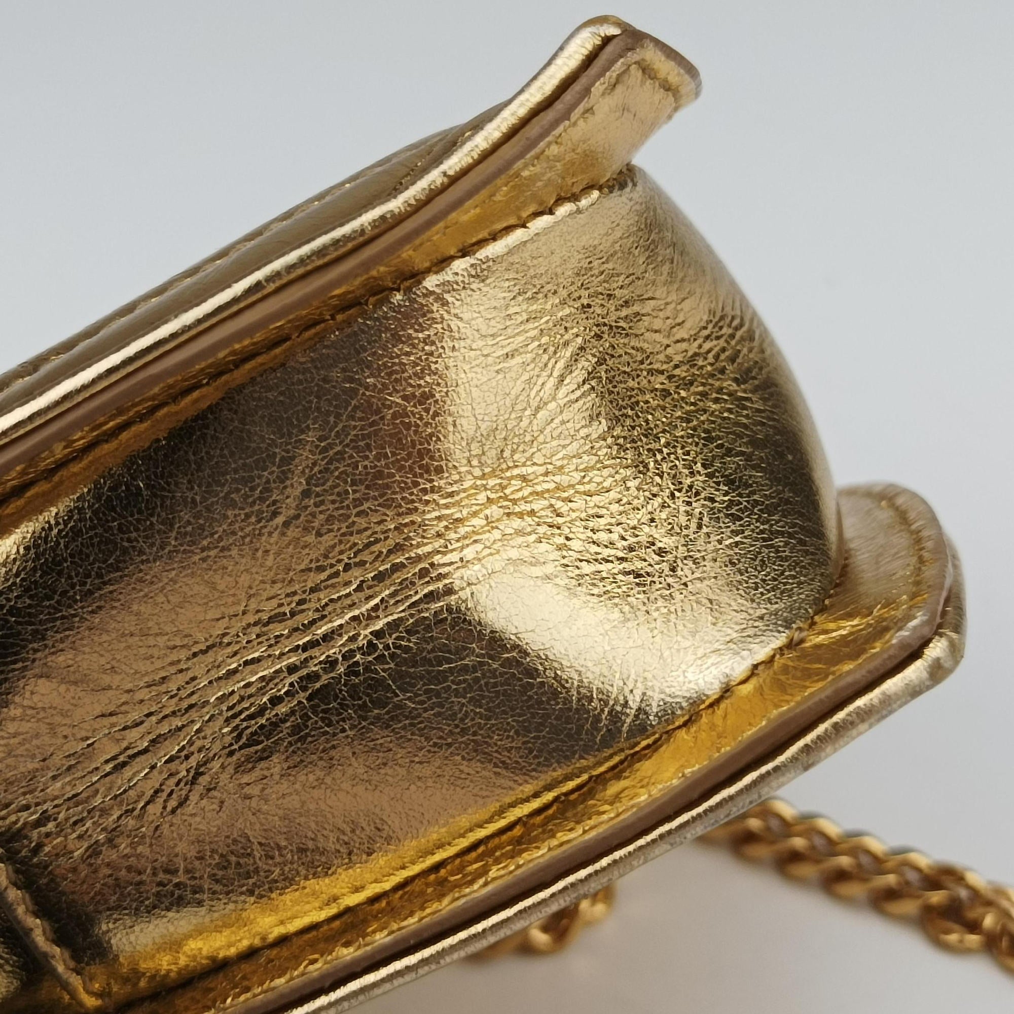 Pre-owned Yves Saint Laurent Love heart V stitch Golden Leather 448050 shoulderbag | stylenewstar