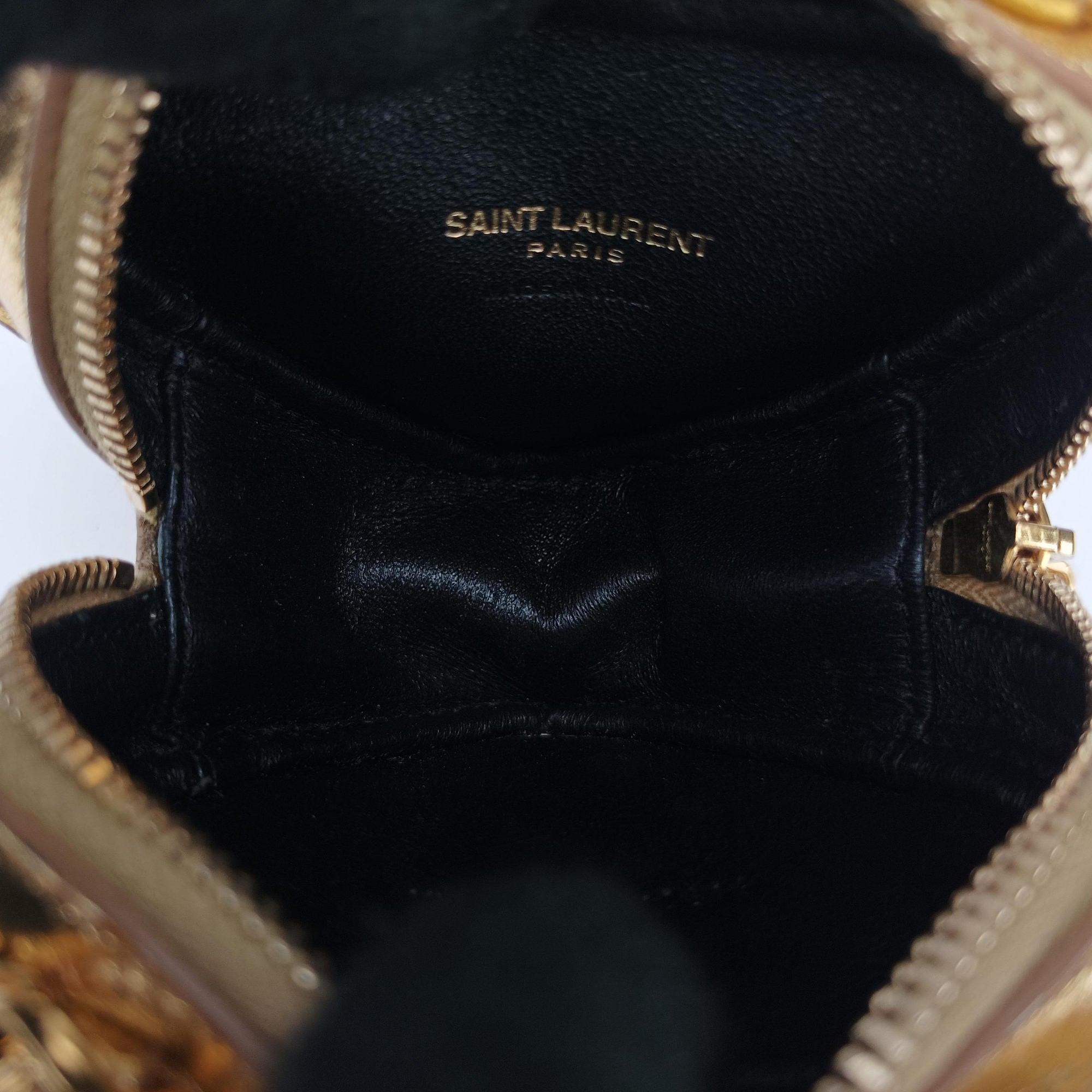Pre-owned Yves Saint Laurent Love heart V stitch Golden Leather 448050 shoulderbag | stylenewstar
