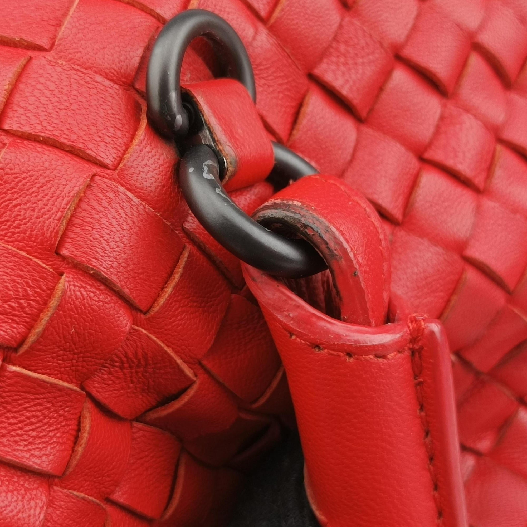 Pre-owned Bottega Veneta Intrecciato Red lambskin  shoulderbag | stylenewstar