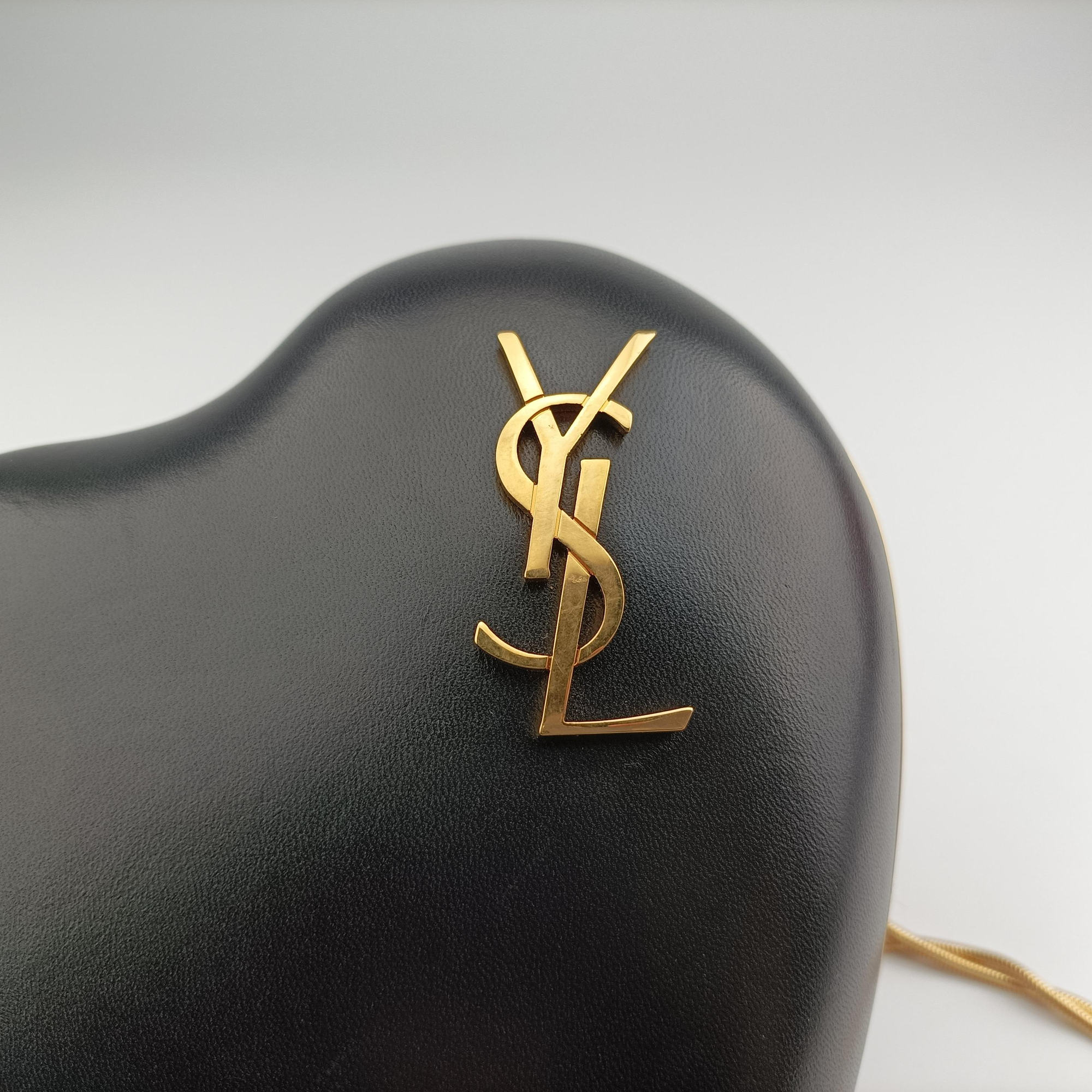 Secondhand Yves Saint Laurent Love Box Heart Black Leather 466212 shoulderbag | stylenewstar