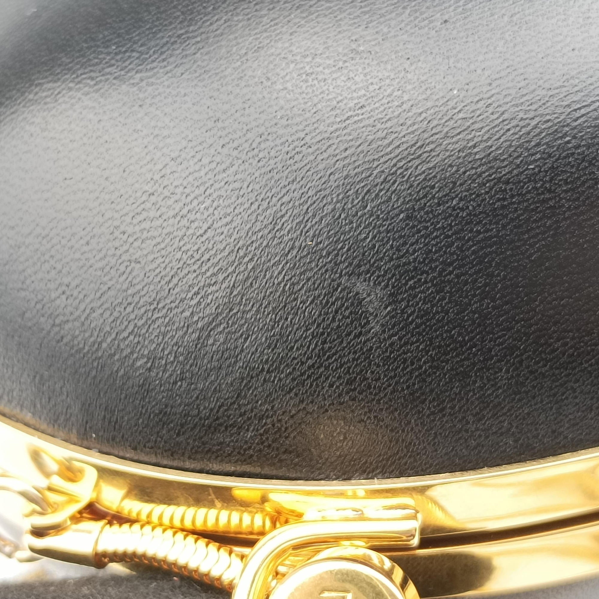 Secondhand Yves Saint Laurent Love Box Heart Black Leather 466212 shoulderbag | stylenewstar