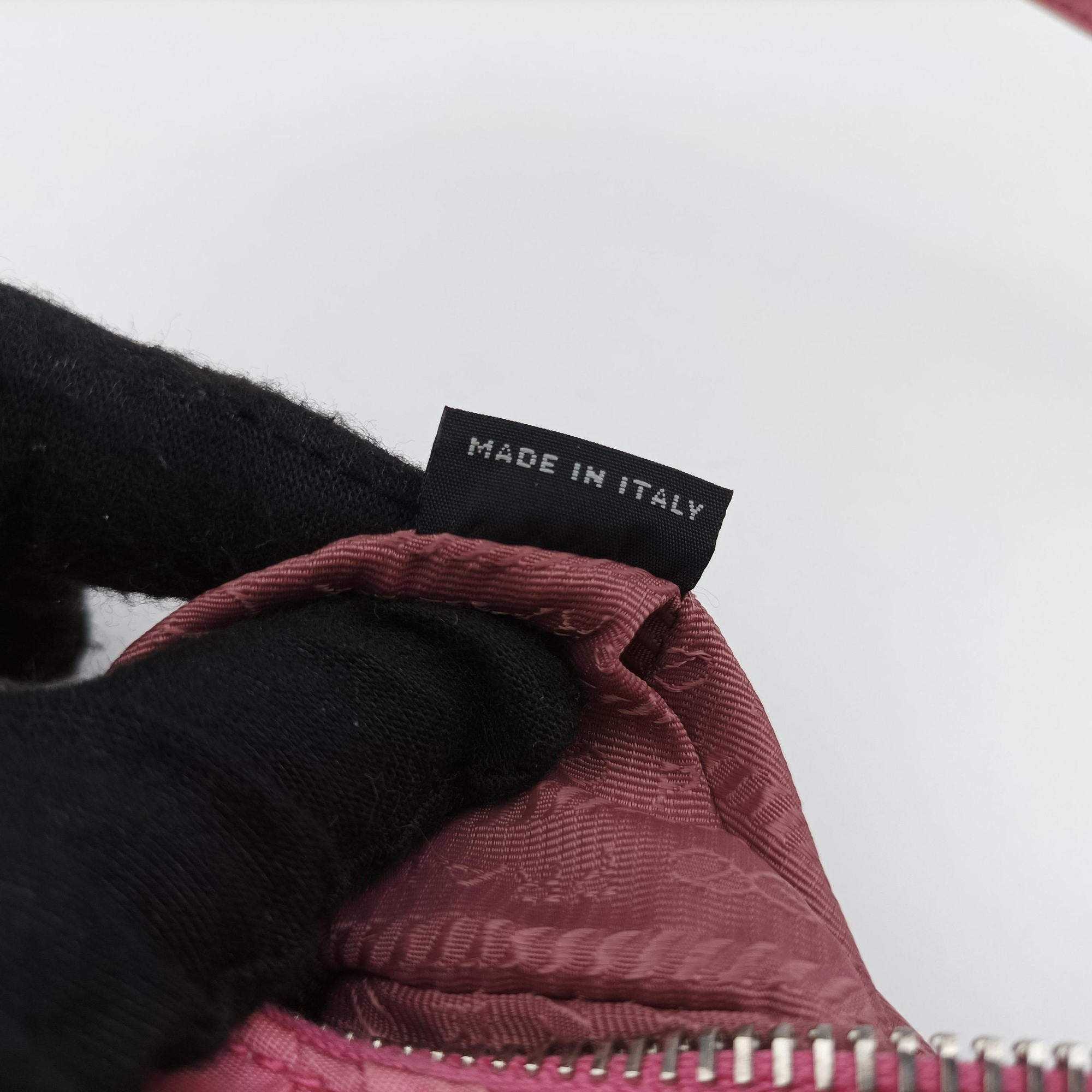 Pre-owned Prada gather Pink nylon 1NE204 handbag | stylenewstar