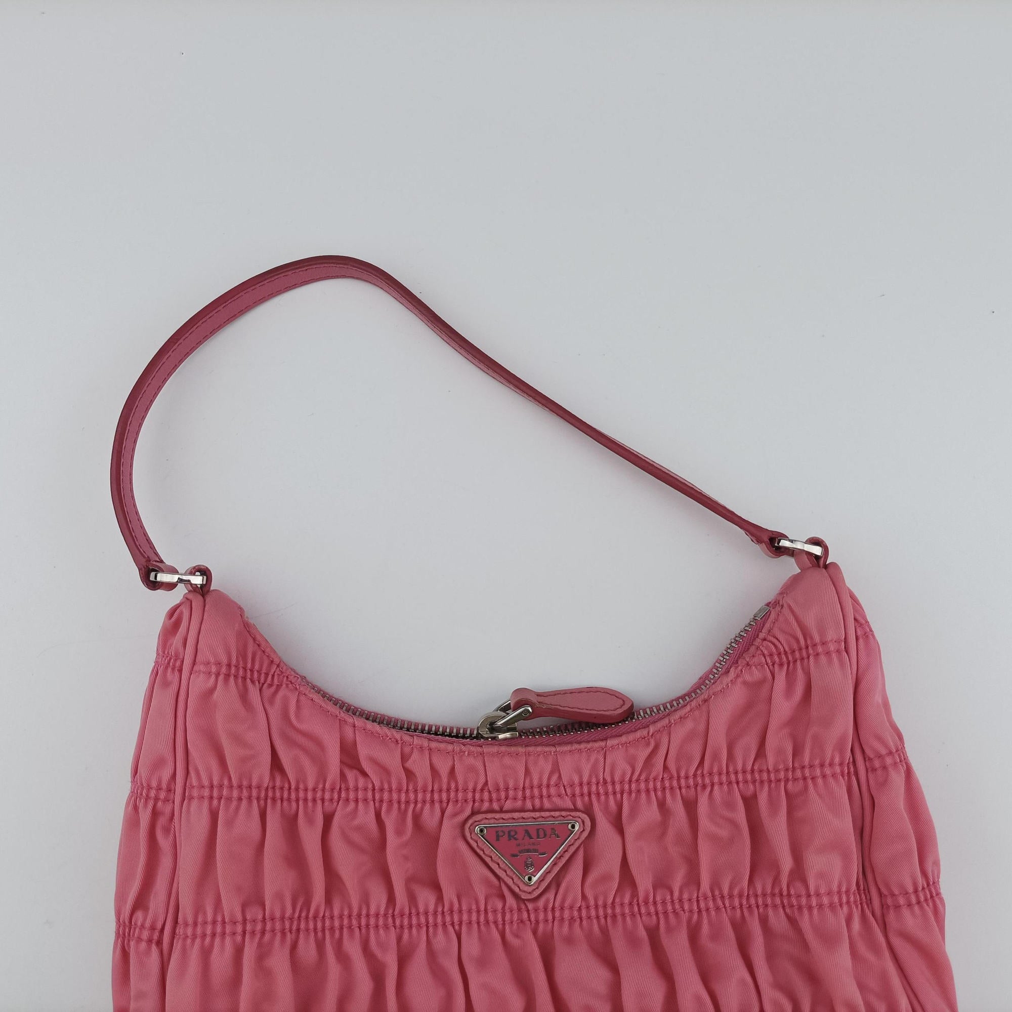 Pre-owned Prada gather Pink nylon 1NE204 handbag | stylenewstar