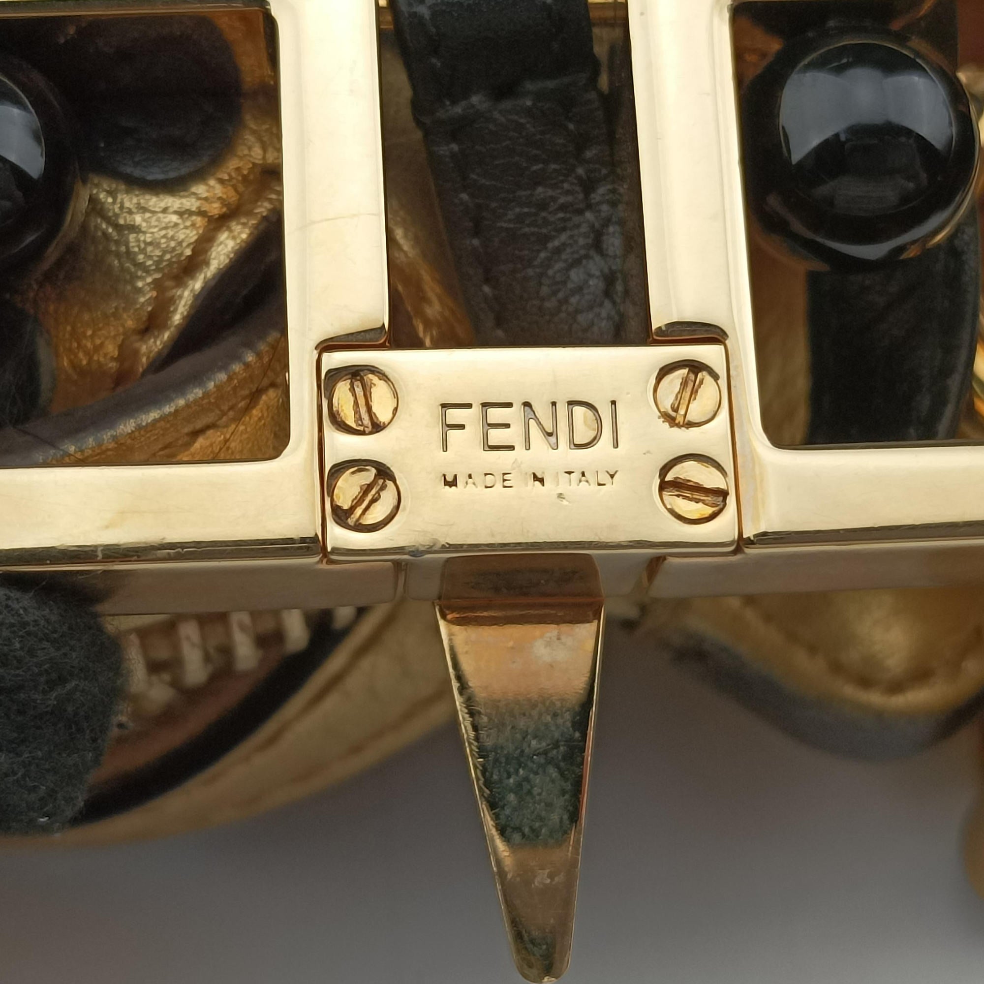Pre-owned Fendi Dotcom Click Small Golden Leather 8BN299 shoulderbag | stylenewstar
