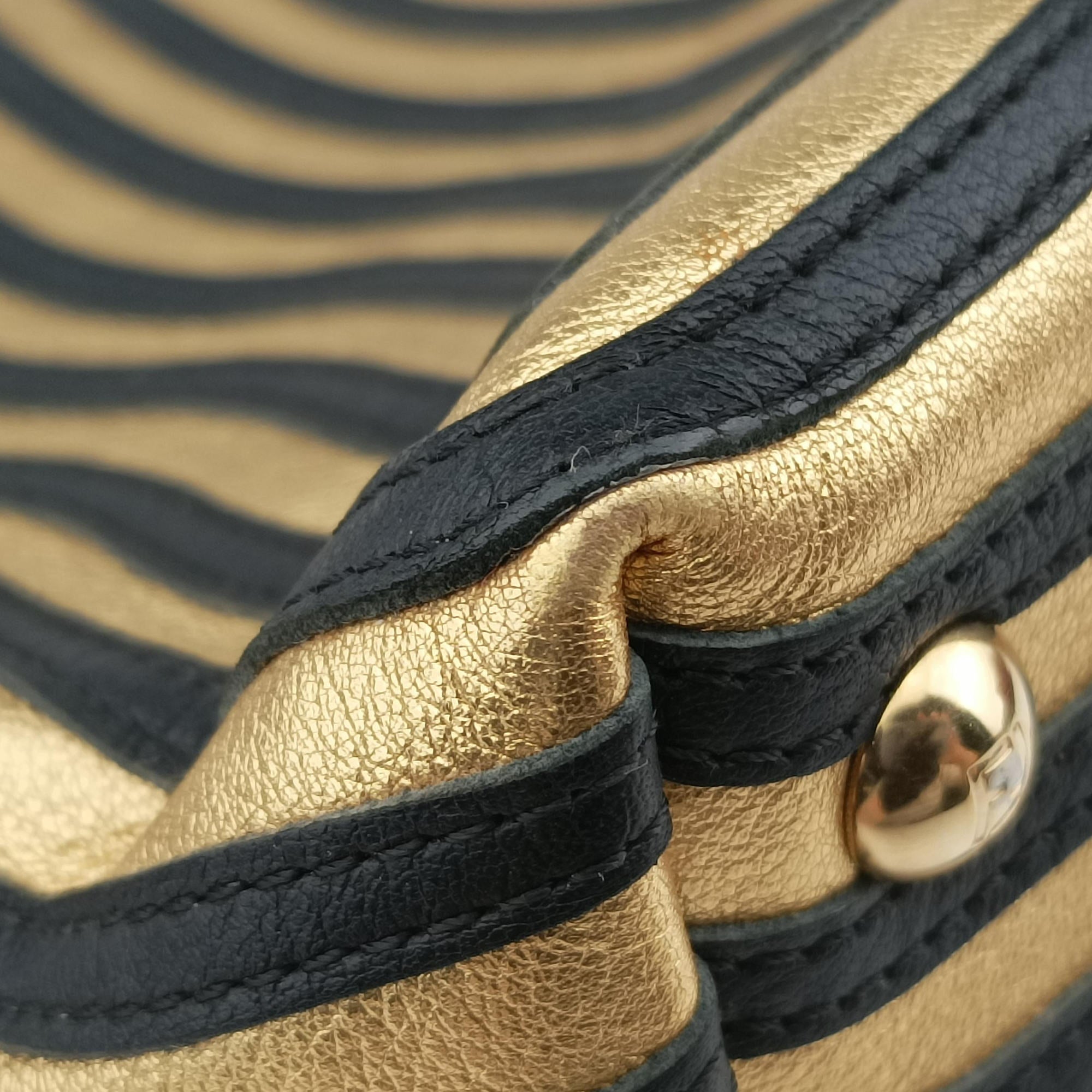 Pre-owned Fendi Dotcom Click Small Golden Leather 8BN299 shoulderbag | stylenewstar