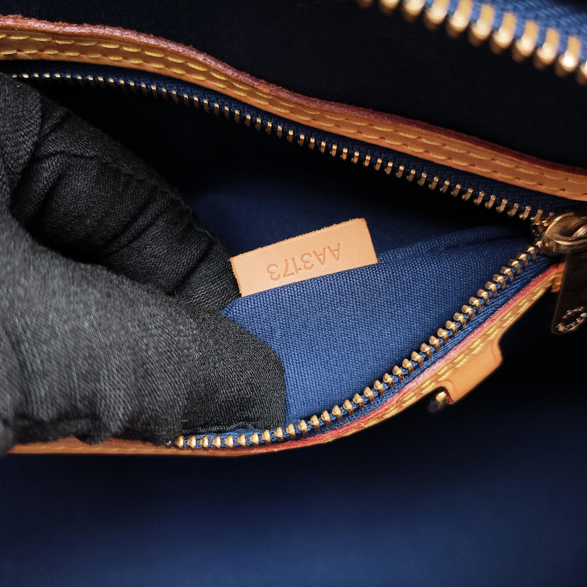 Pre-owned Louis Vuitton Brea MM Grand Bleu  Vernis M90054 shoulderbag | stylenewstar