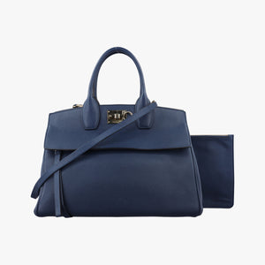 Pre-owned Ferragamo Studio Navy Grained Calfskin 21H159 shoulderbag | stylenewstar