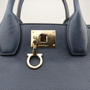 Pre-owned Ferragamo Studio Navy Grained Calfskin 21H159 shoulderbag | stylenewstar
