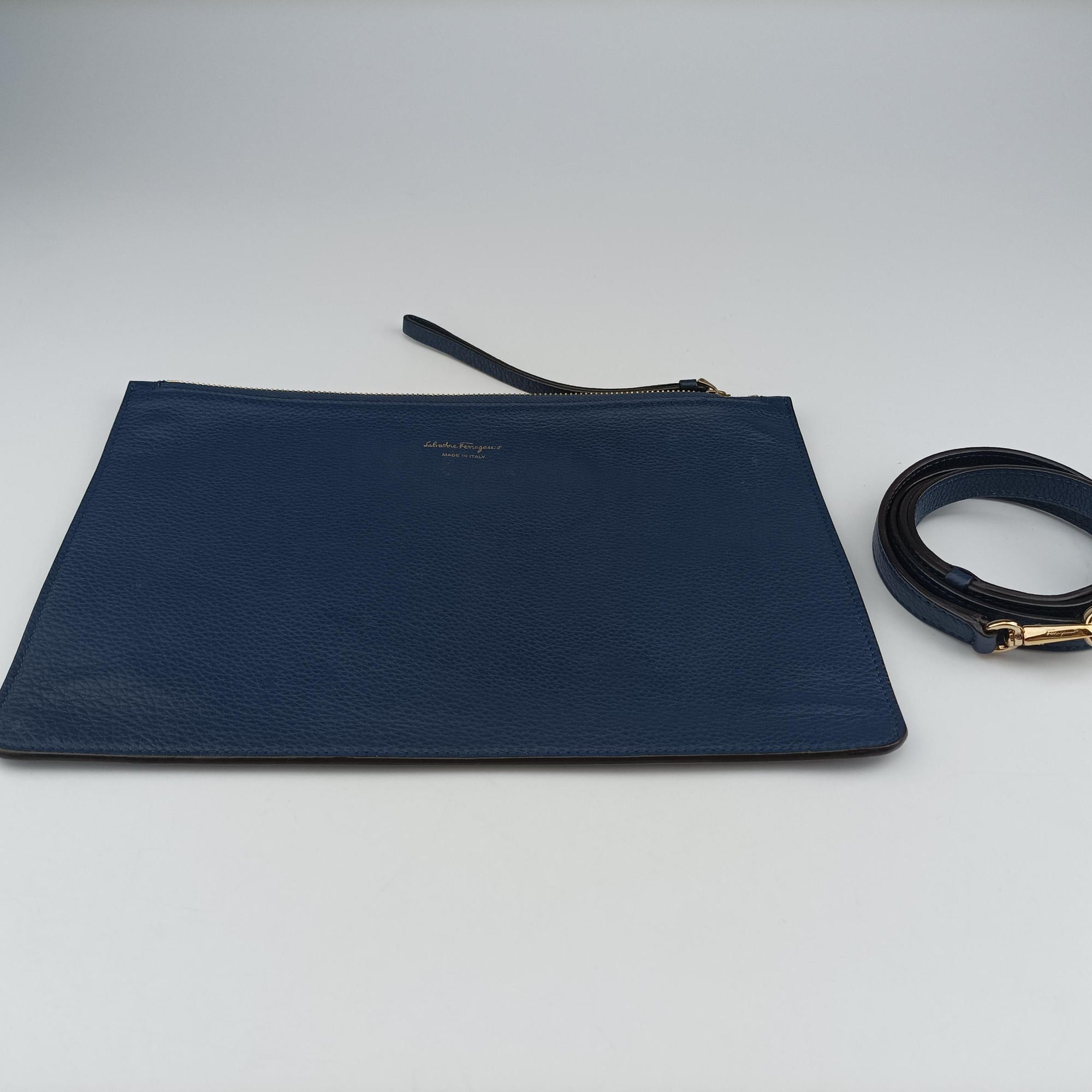 Pre-owned Ferragamo Studio Navy Grained Calfskin 21H159 shoulderbag | stylenewstar