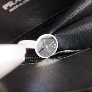 Pre-owned Prada Triangle Logo Plate Black SAFFIANO Leather 1NR015 shoulderbag | stylenewstar