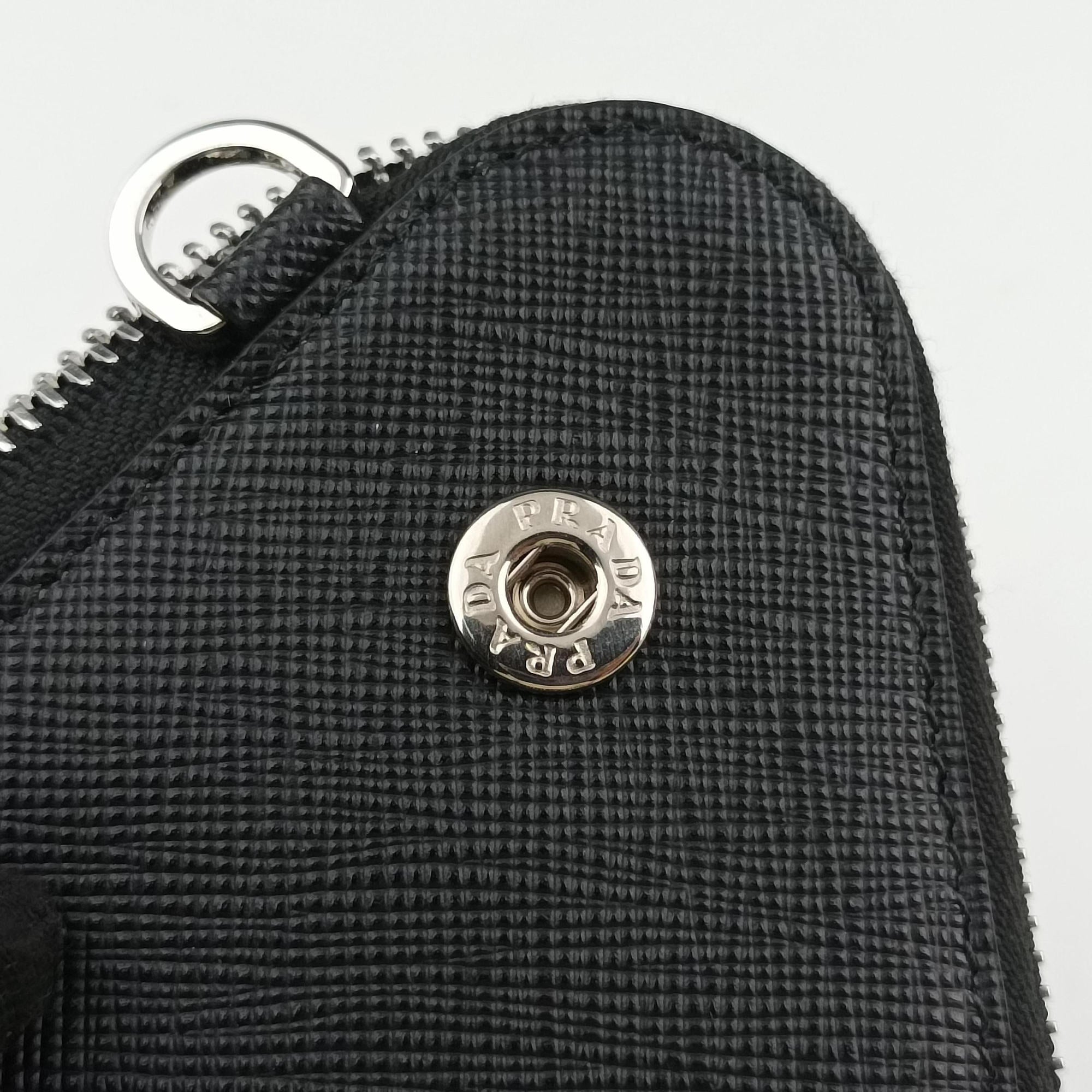 Pre-owned Prada Triangle Logo Plate Black SAFFIANO Leather 1NR015 shoulderbag | stylenewstar