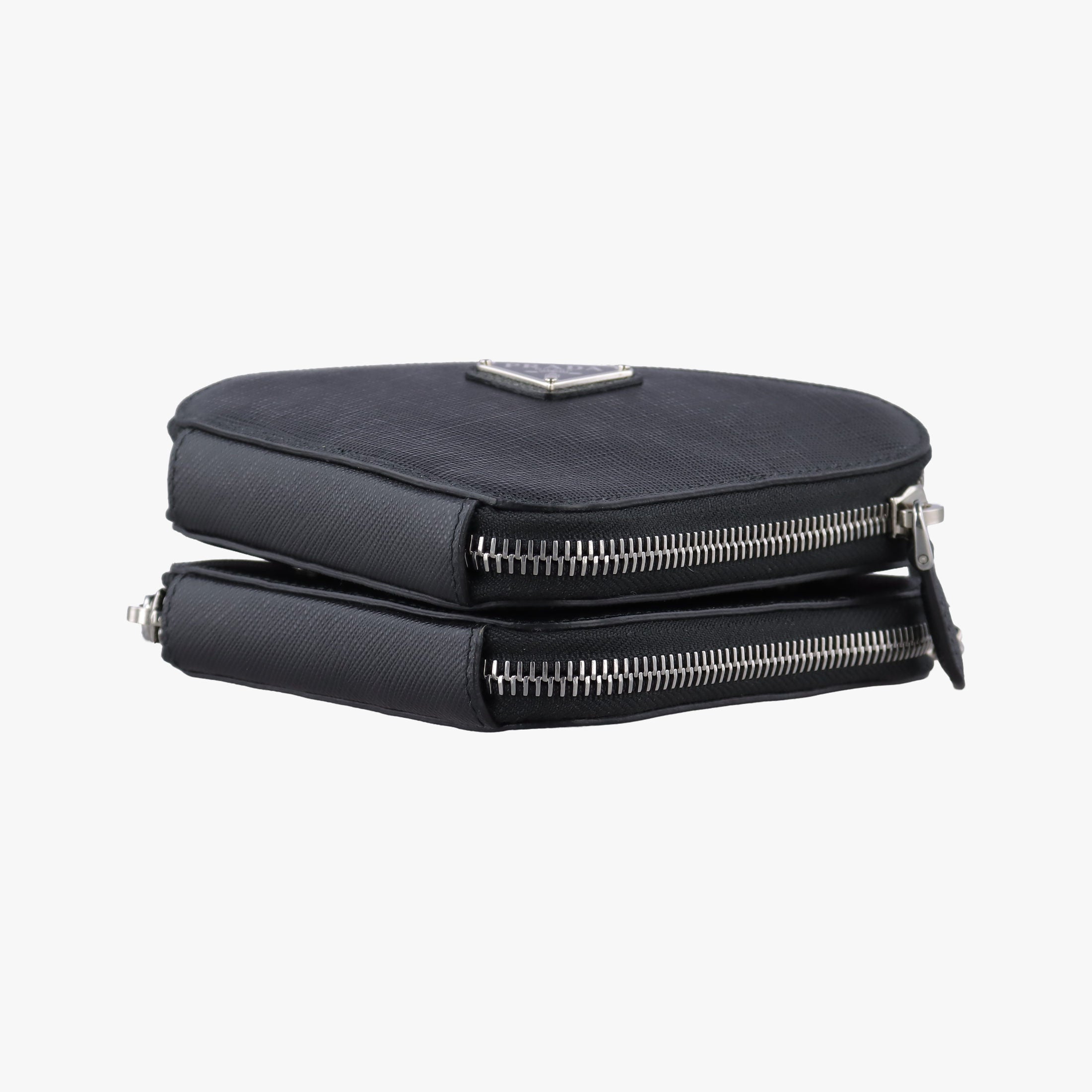 Pre-owned Prada Triangle Logo Plate Black SAFFIANO Leather 1NR015 shoulderbag | stylenewstar