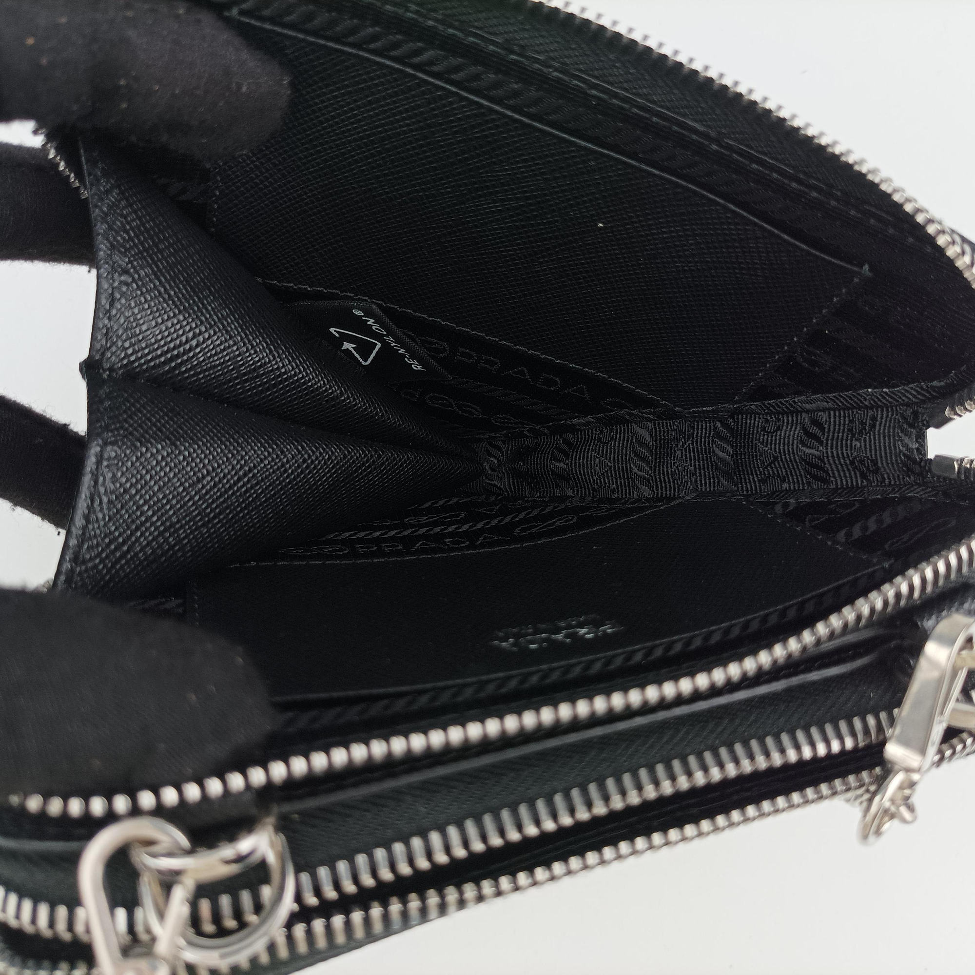 Pre-owned Prada Triangle Logo Plate Black SAFFIANO Leather 1NR015 shoulderbag | stylenewstar