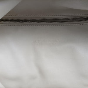Pre-owned Bottega Veneta The Pouch White lambskin  shoulderbag | stylenewstar