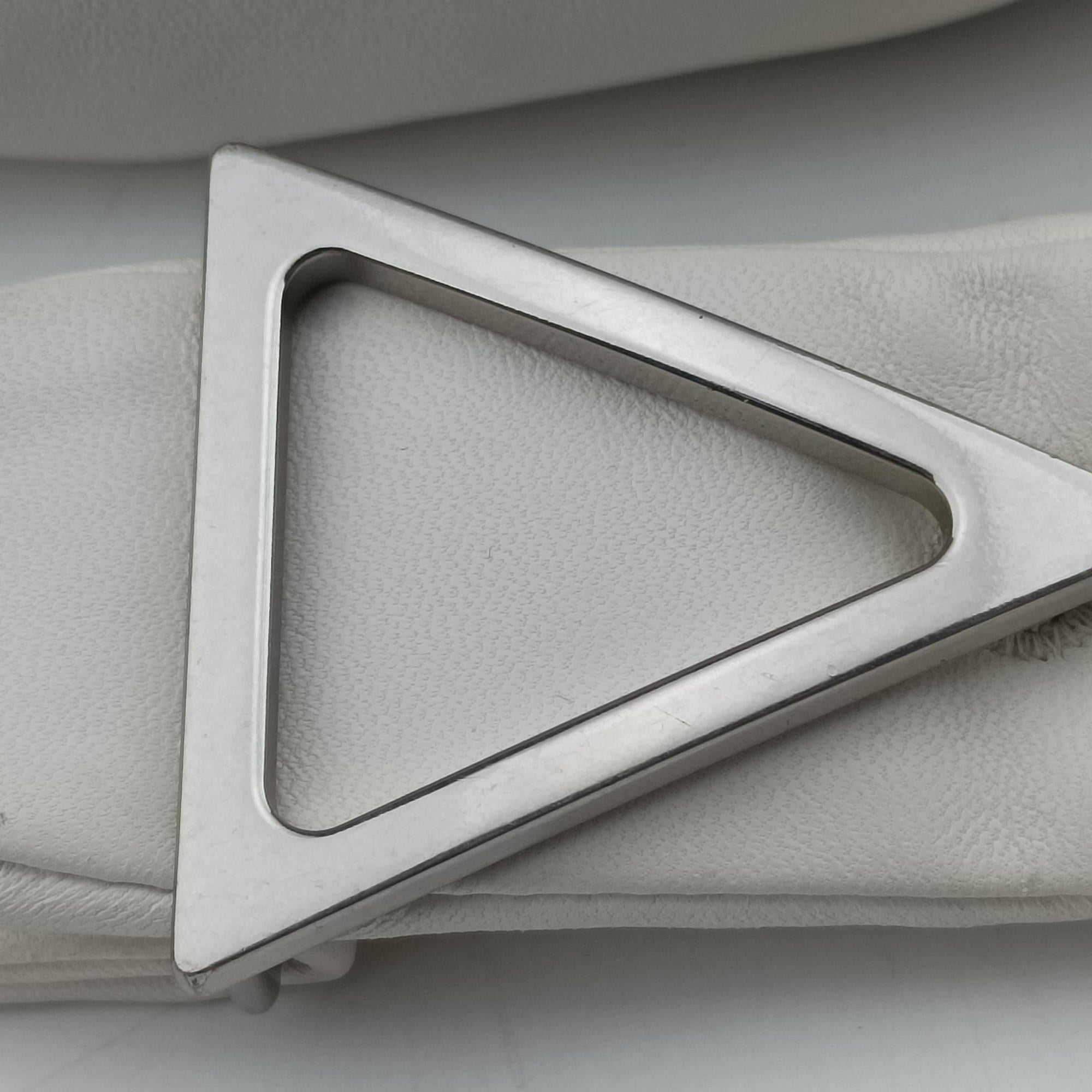 Pre-owned Bottega Veneta The Pouch White lambskin  shoulderbag | stylenewstar