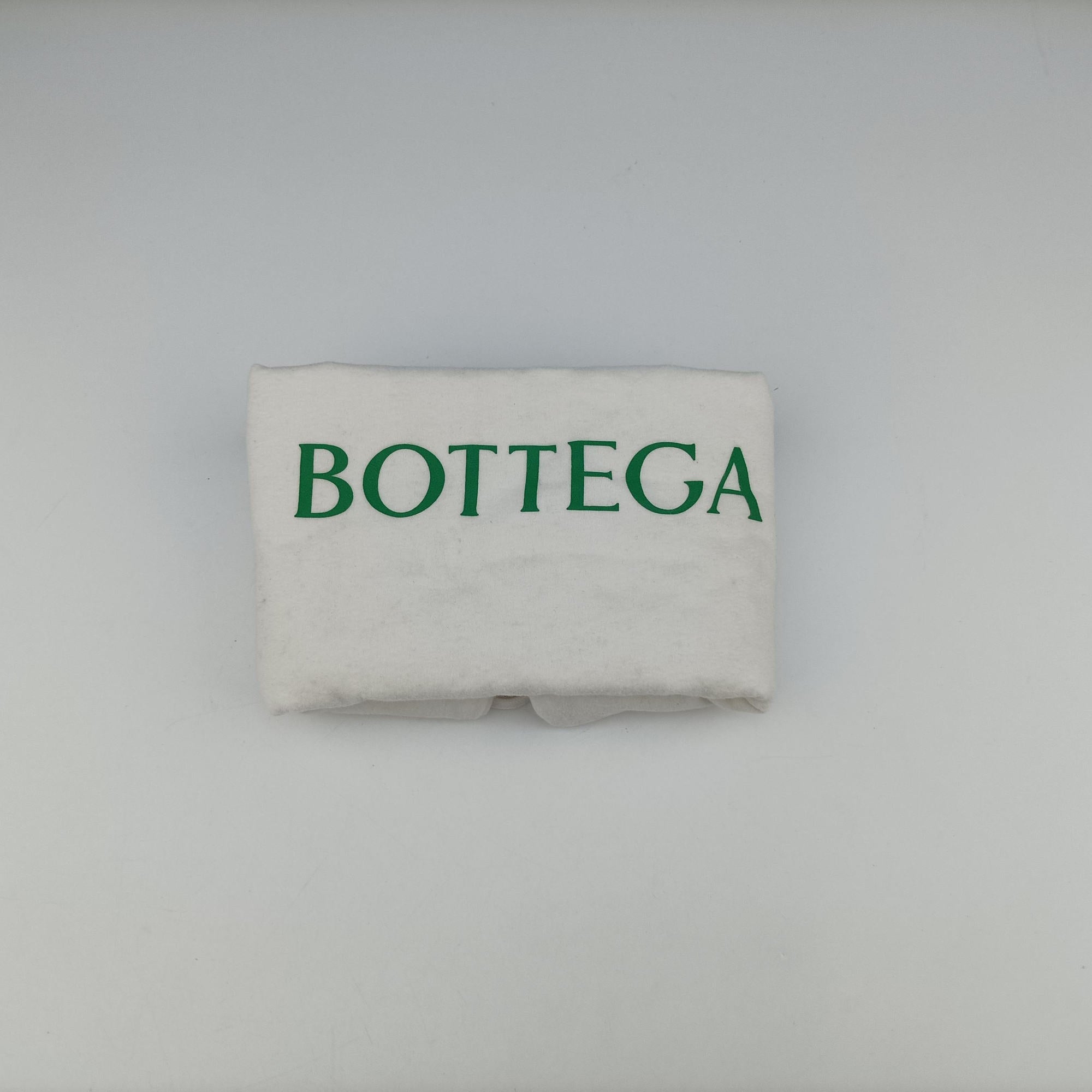 Pre-owned Bottega Veneta The Pouch White lambskin  shoulderbag | stylenewstar