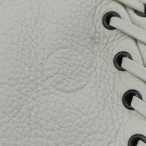 Pre-owned Christian Dior Ethnic Hobo White Leather  handbag | stylenewstar