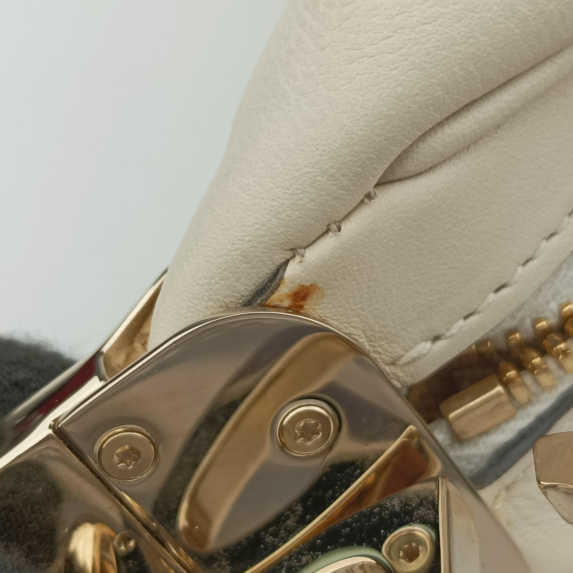 Vintage Gucci Attache G-Shaped Hook White Leather 702823 shoulderbag | stylenewstar