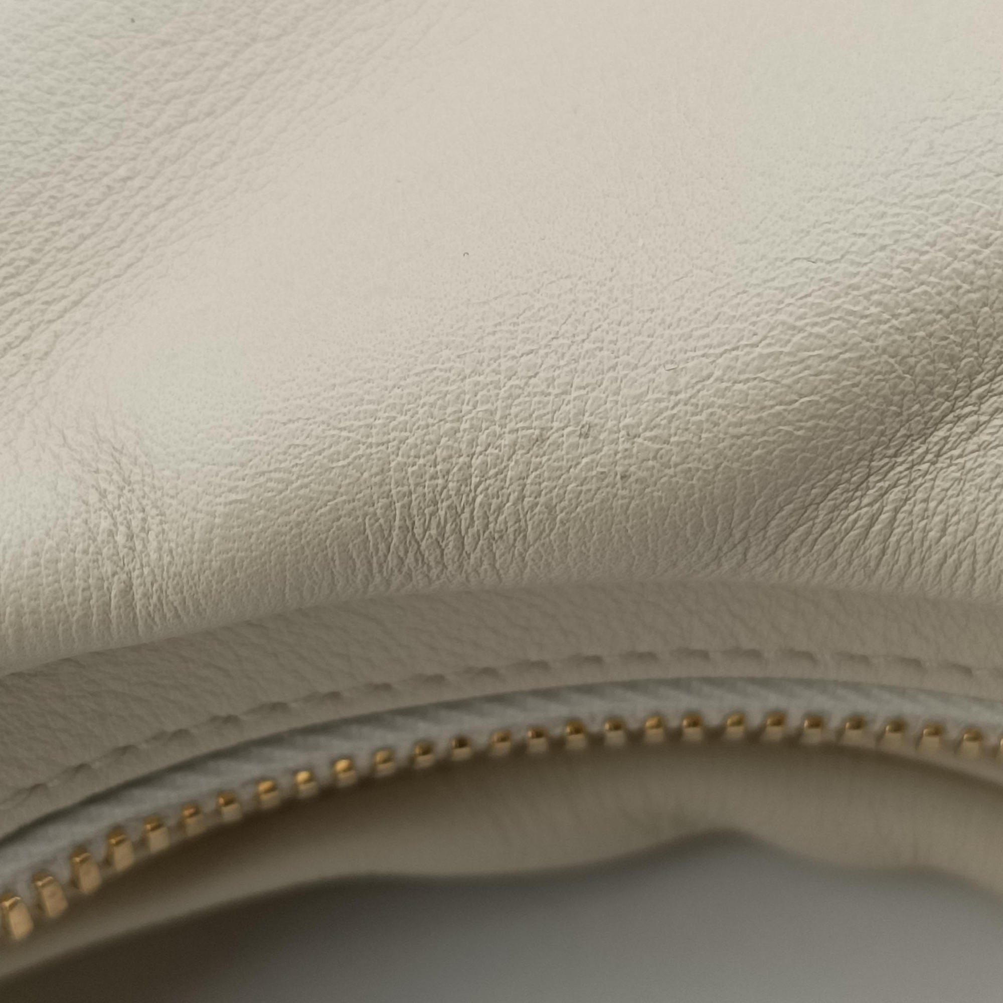 Vintage Gucci Attache G-Shaped Hook White Leather 702823 shoulderbag | stylenewstar